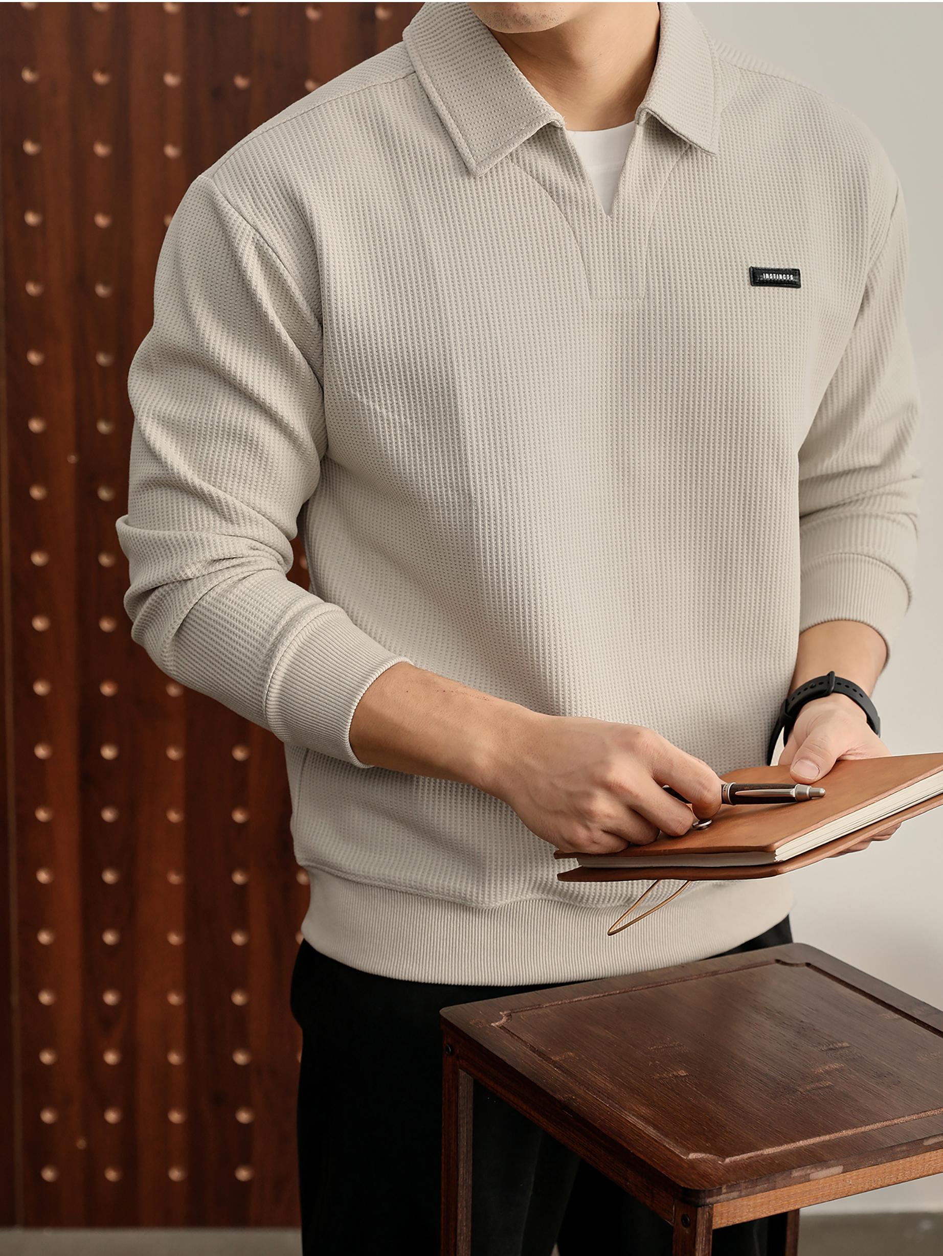 撞色假兩件雙層領口華夫格肌理衛衣男小皮標翻領深V長袖上衣