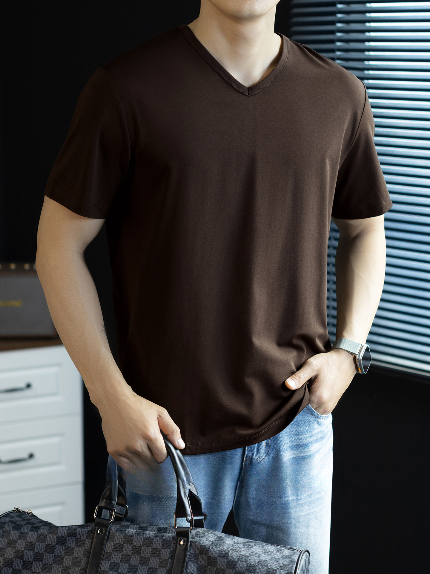 冰絲莫代爾雲感棉V領短袖T恤男士夏季2026休閒涼感純色薄款體恤衫