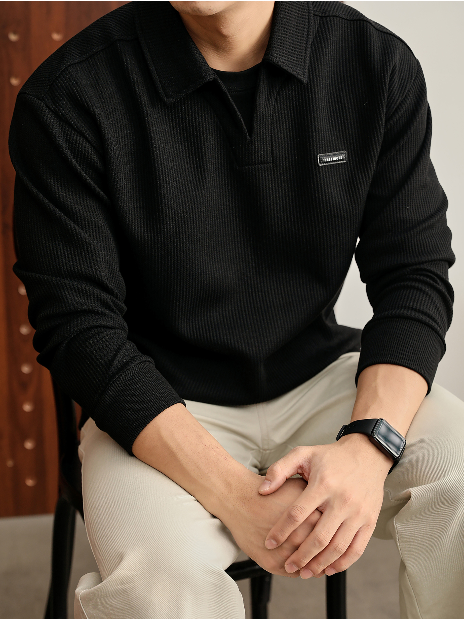 撞色假兩件雙層領口華夫格肌理衛衣男小皮標翻領深V長袖上衣