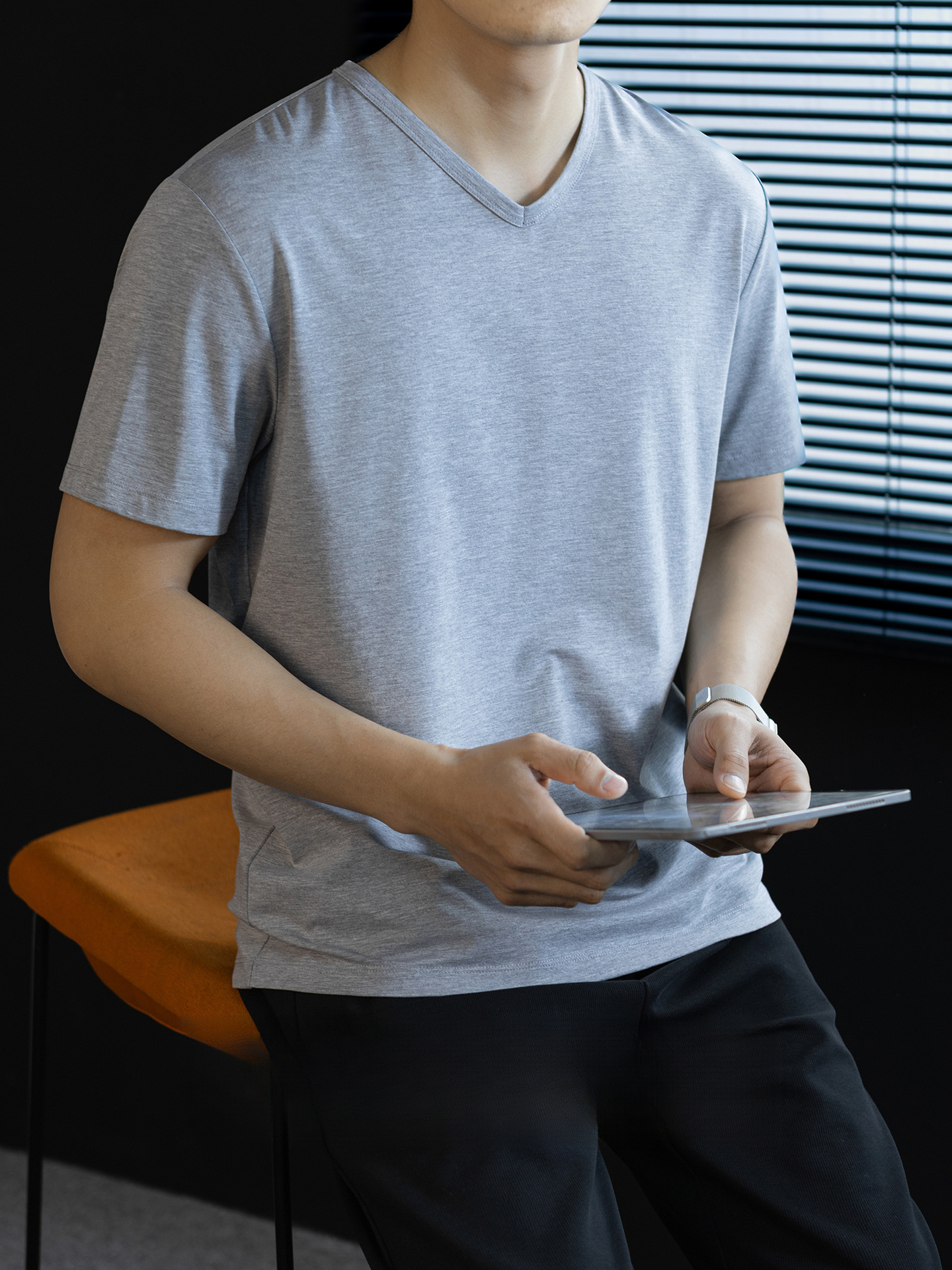 冰絲莫代爾雲感棉V領短袖T恤男士夏季2026休閒涼感純色薄款體恤衫