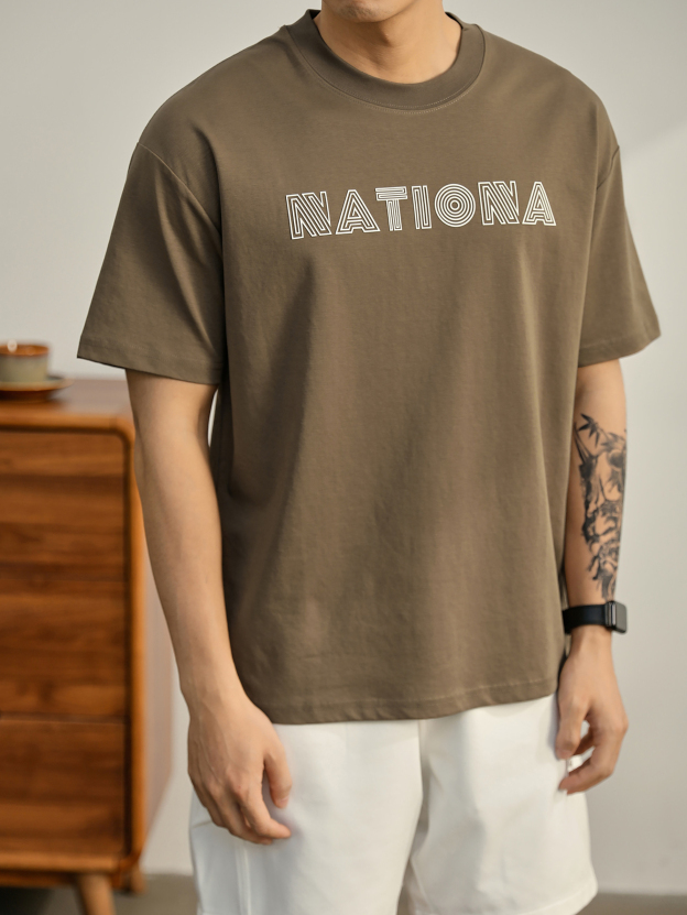 潮牌青春活力感寬鬆T恤男生夏日簡約英文壓膠落肩親膚棉短袖