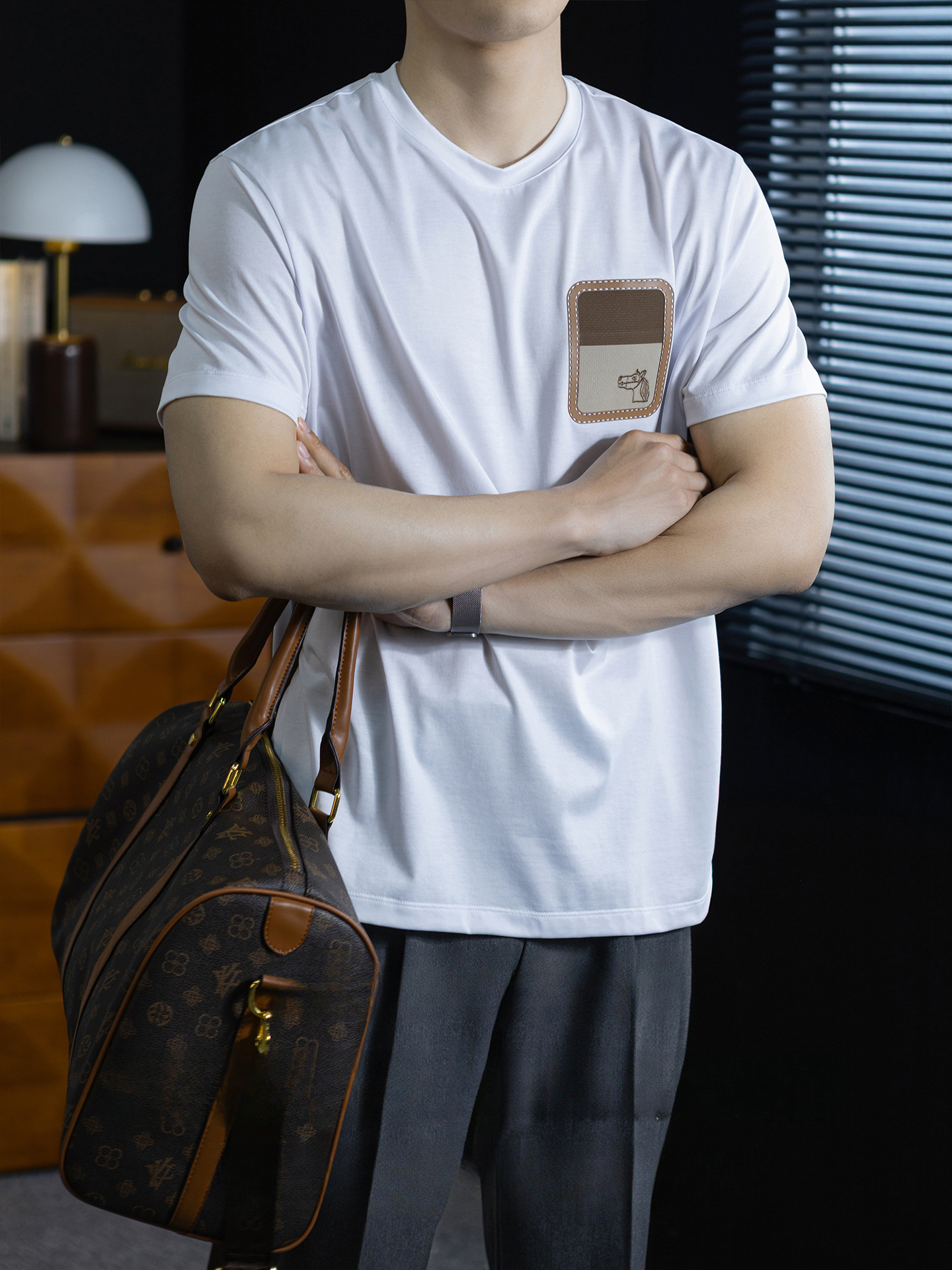 【桑蠶絲&長絨棉】馬頭燙花設計涼感短袖t桖男夏季輕薄透氣體恤衫