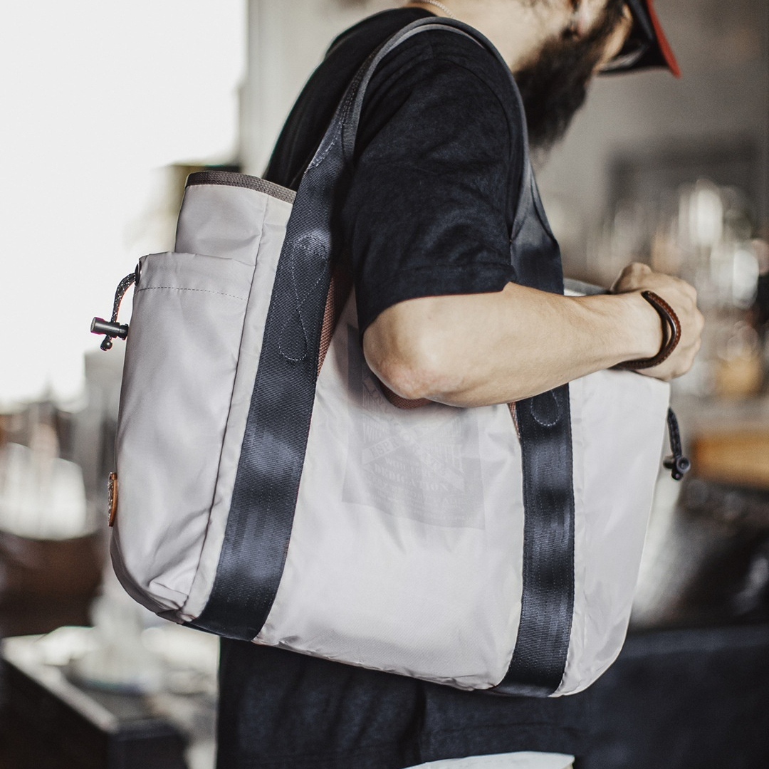 美式單肩包防水白色托特包大容量電腦包通勤百搭手提包男