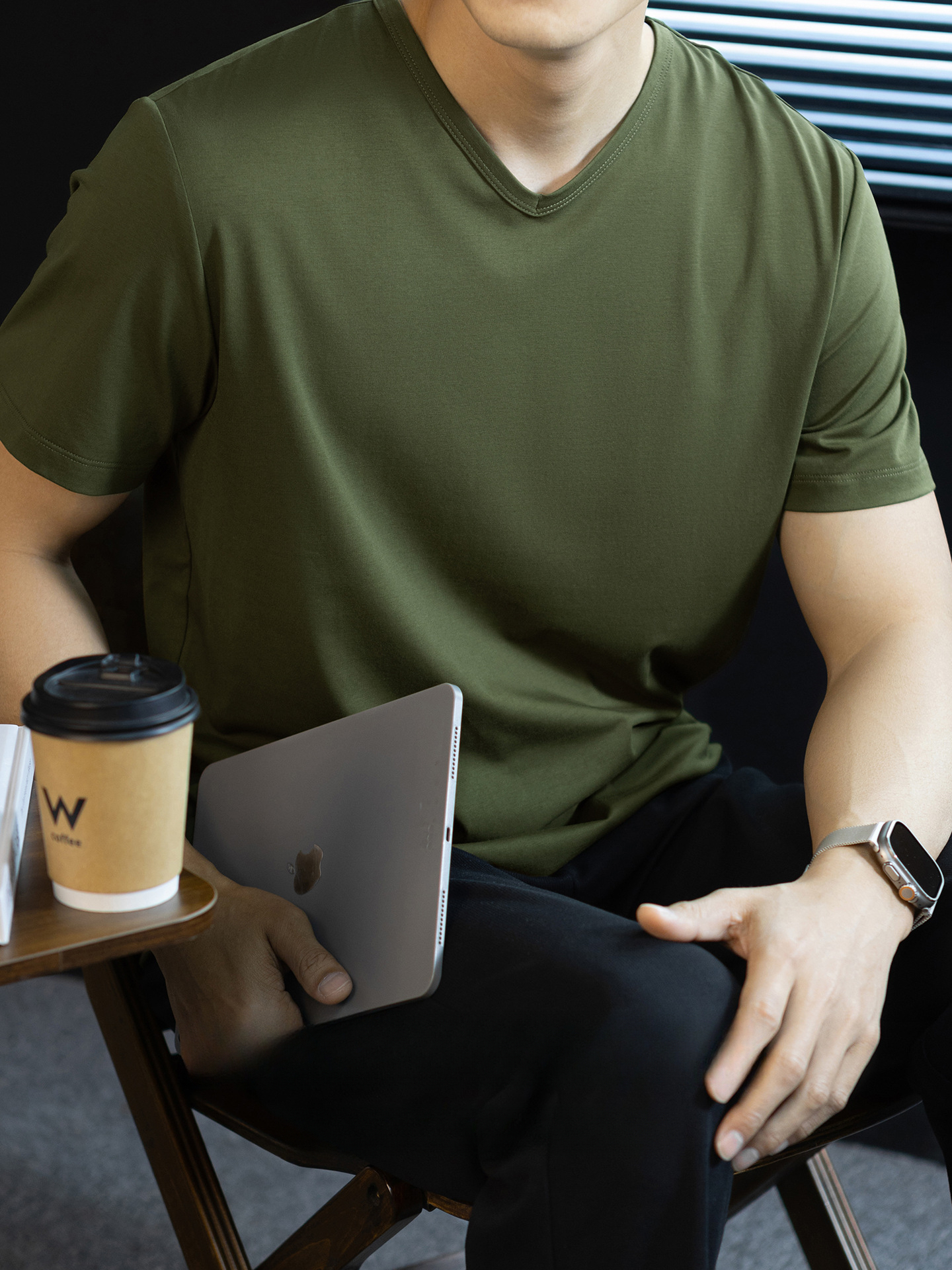 冰絲莫代爾雲感棉V領短袖T恤男士夏季2026休閒涼感純色薄款體恤衫