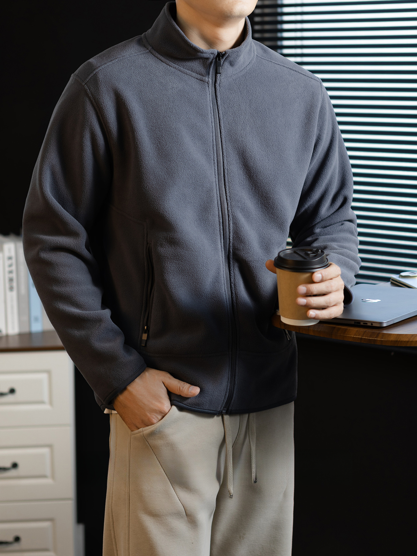 聚热暖绒 | 冬日立领摇粒绒拉链男士外套高端蓄热保暖商务通勤风