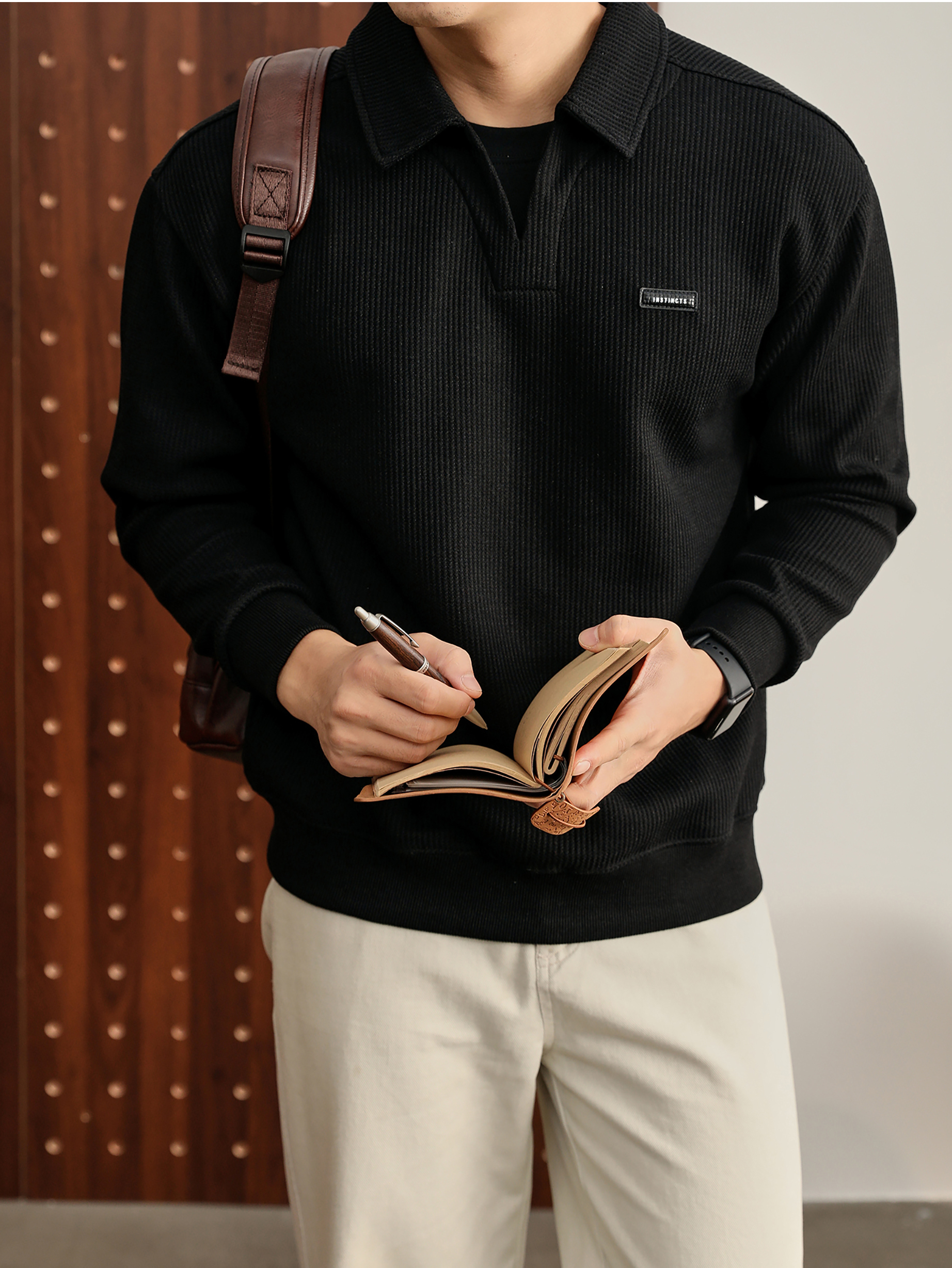 撞色假兩件雙層領口華夫格肌理衛衣男小皮標翻領深V長袖上衣