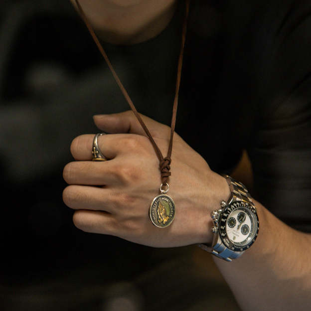 小眾懷舊祈禱之手項鏈男士頸脖掛件飾品個性麂皮吊墜-Retro's Wear