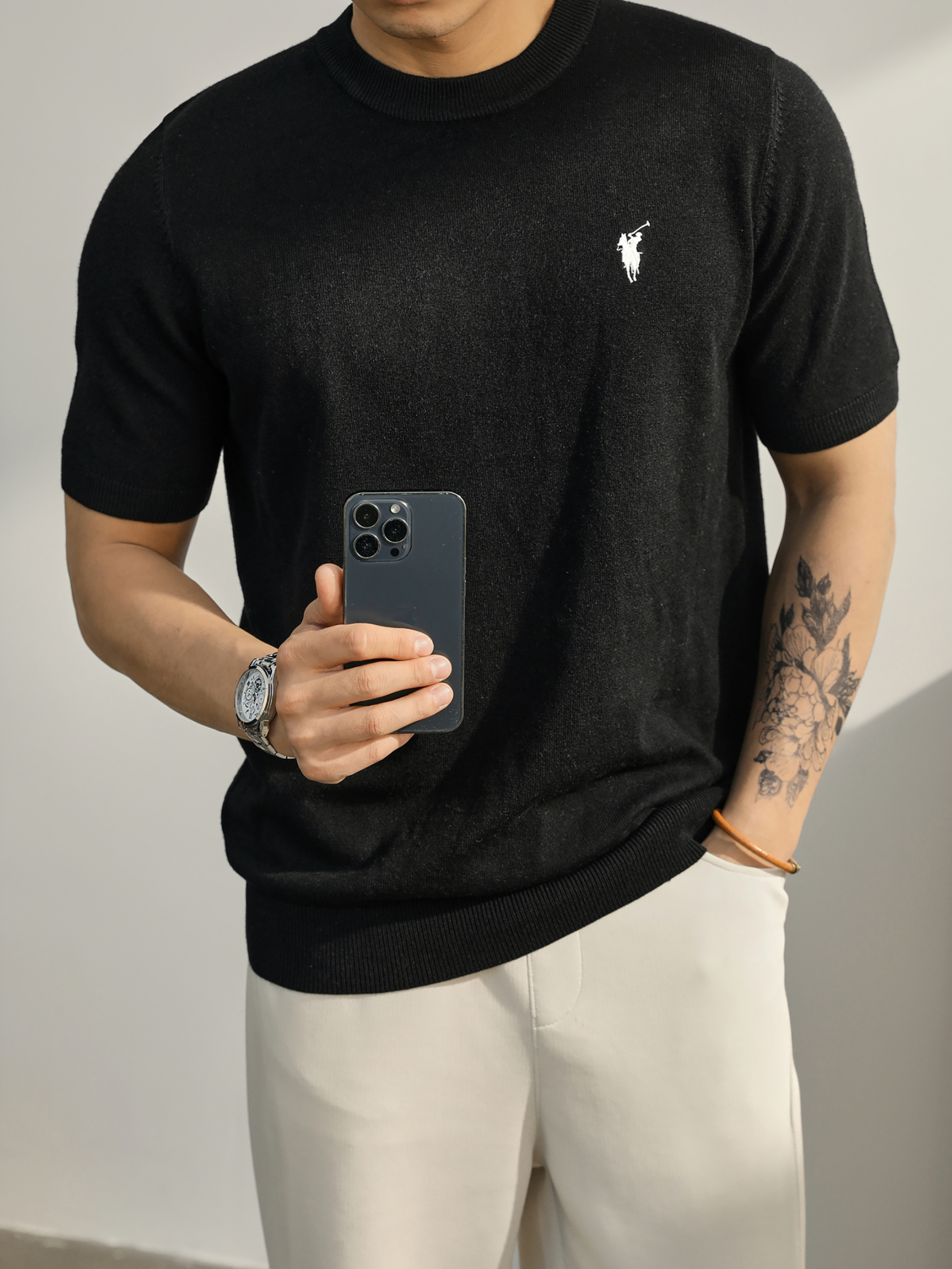 親膚柔順羊毛針織T恤男款都市通勤休閒短袖騎士刺繡圓領體恤