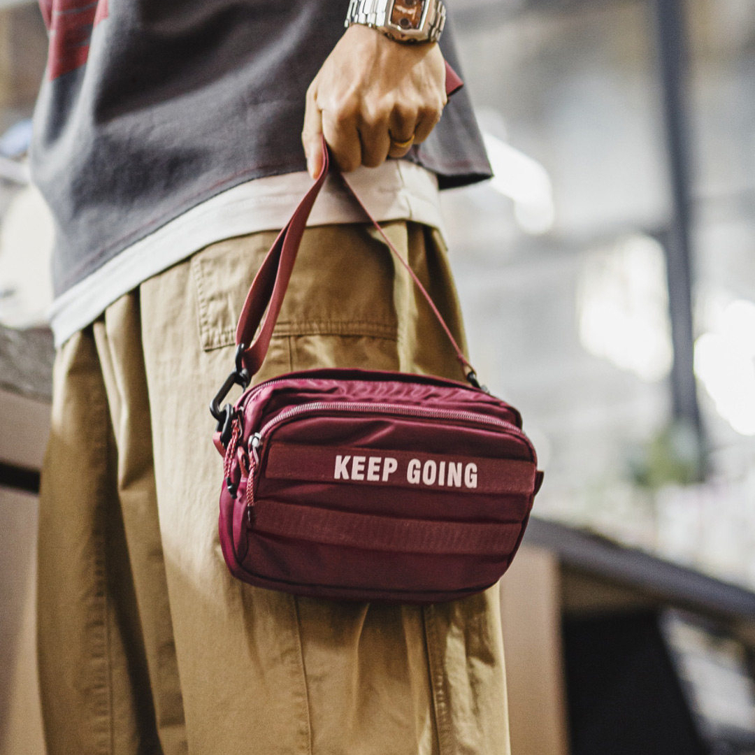 美式軍綠色斜跨小包隨行單肩通勤手提快速反應包包男款