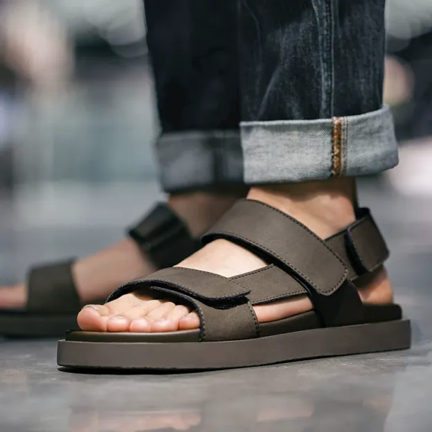 夏季新款男士涼鞋戶外真皮軟底運動沙灘鞋休閒防滑外穿涼拖鞋