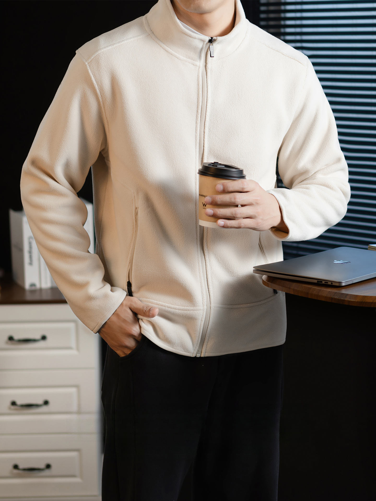 聚热暖绒 | 冬日立领摇粒绒拉链男士外套高端蓄热保暖商务通勤风