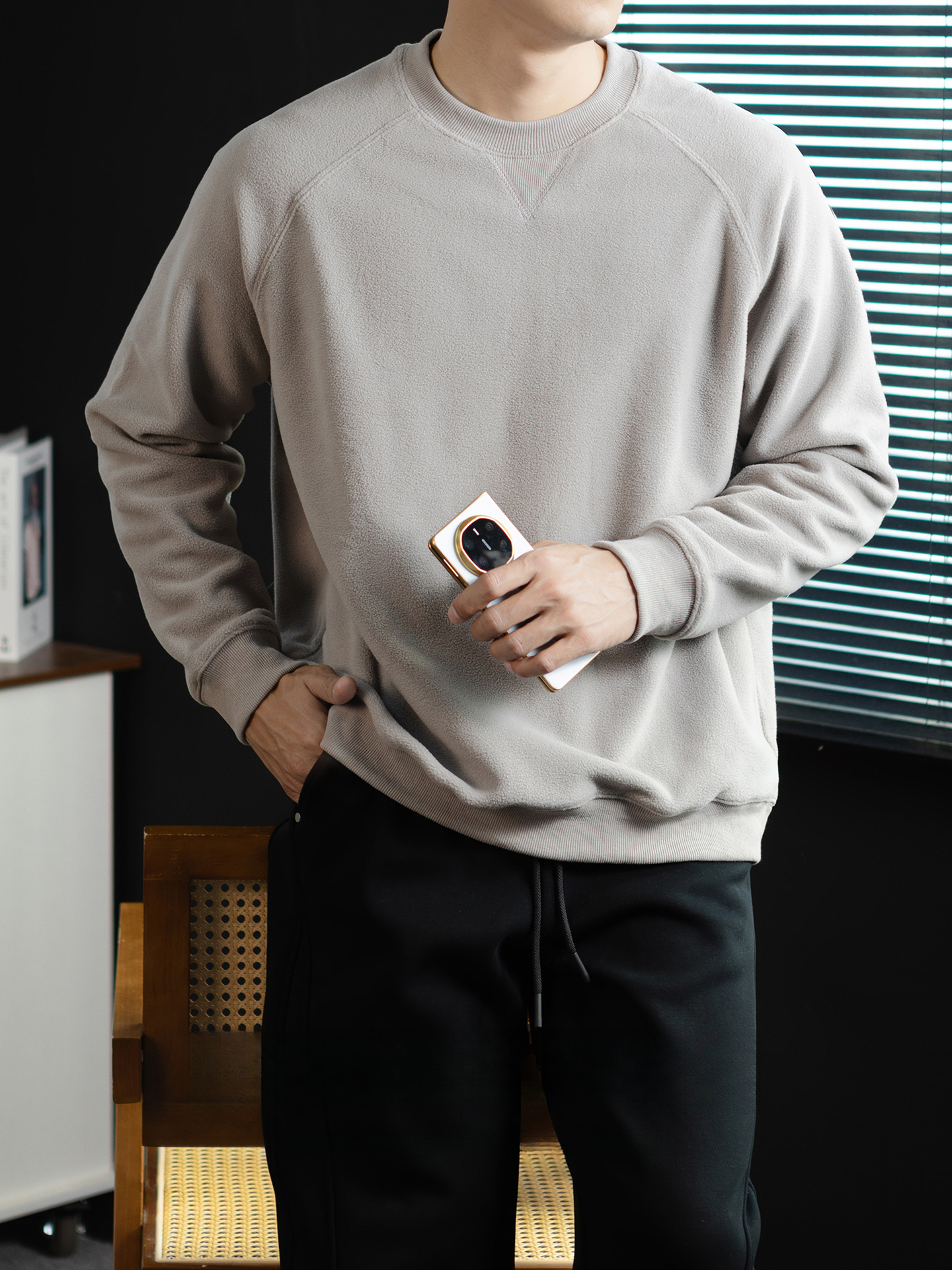 保暖科技！300G重磅細膩雙面搖粒絨圓領衛衣男寬鬆冬季通勤設計感