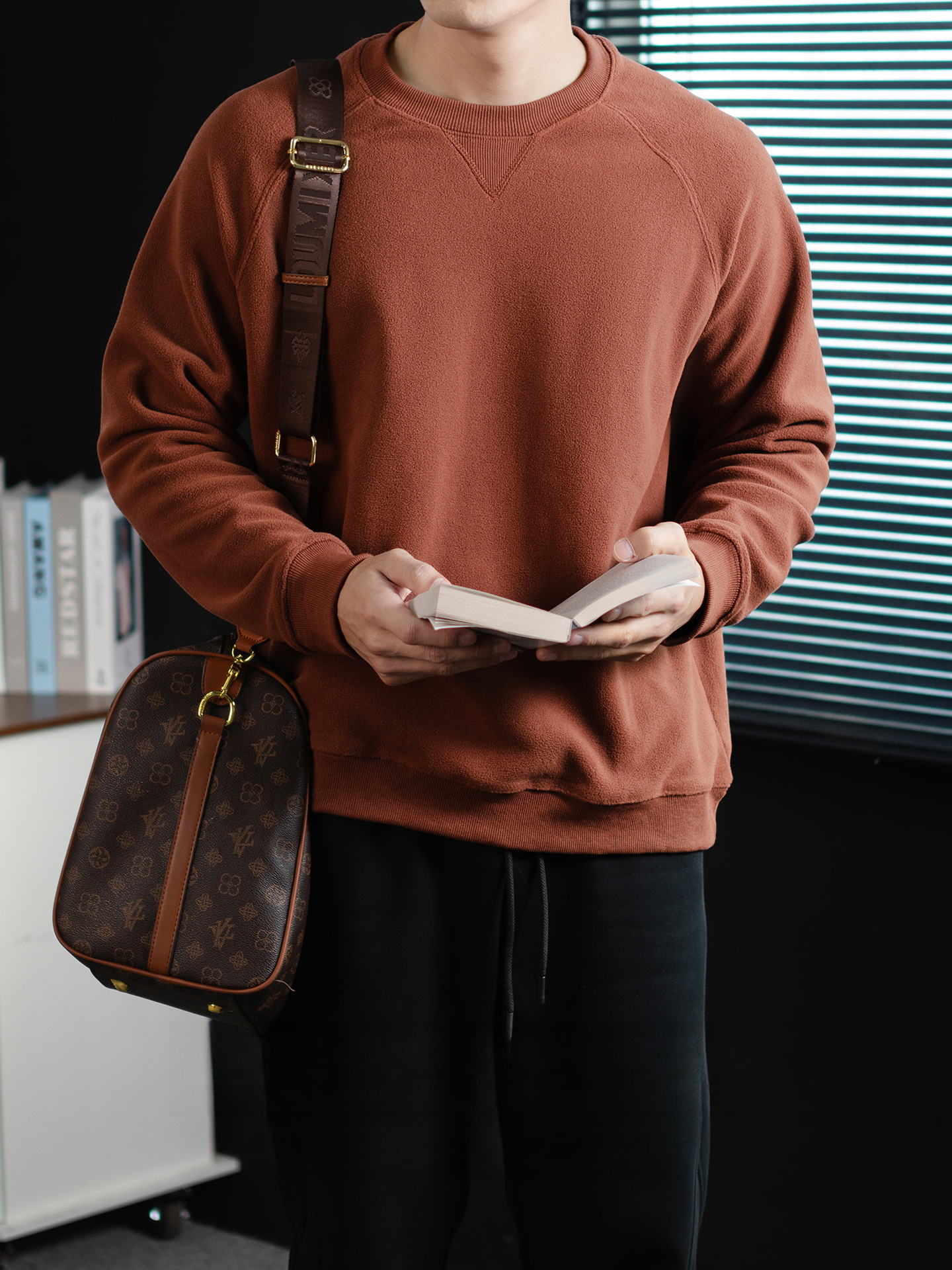 保暖科技！300G重磅細膩雙面搖粒絨圓領衛衣男寬鬆冬季通勤設計感