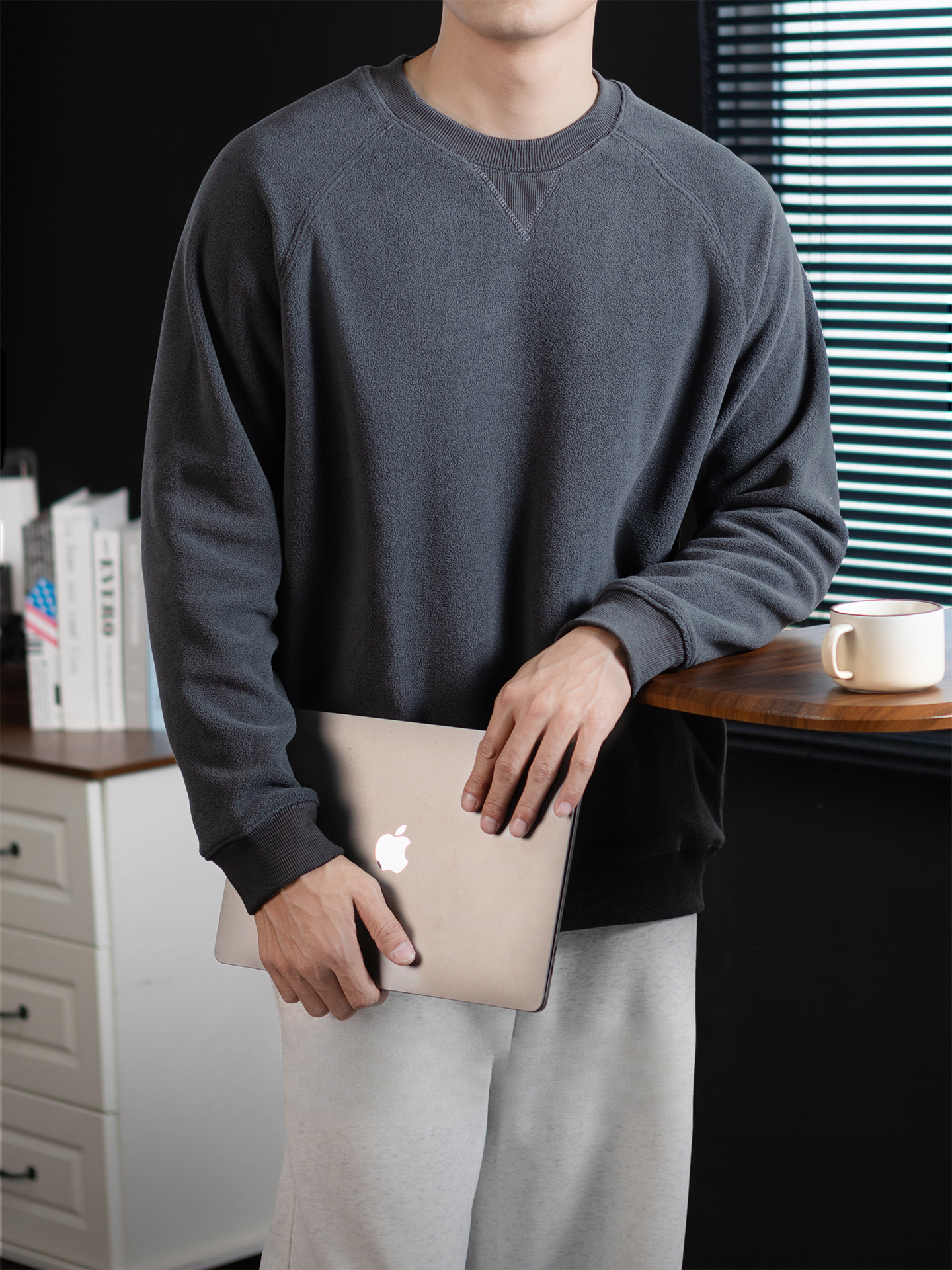 保暖科技！300G重磅細膩雙面搖粒絨圓領衛衣男寬鬆冬季通勤設計感