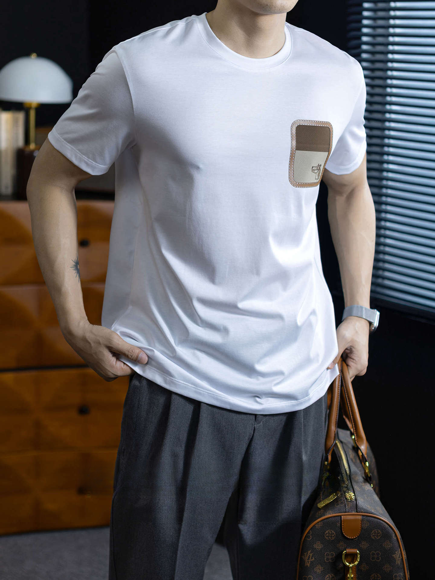 【桑蠶絲&長絨棉】馬頭燙花設計涼感短袖t桖男夏季輕薄透氣體恤衫