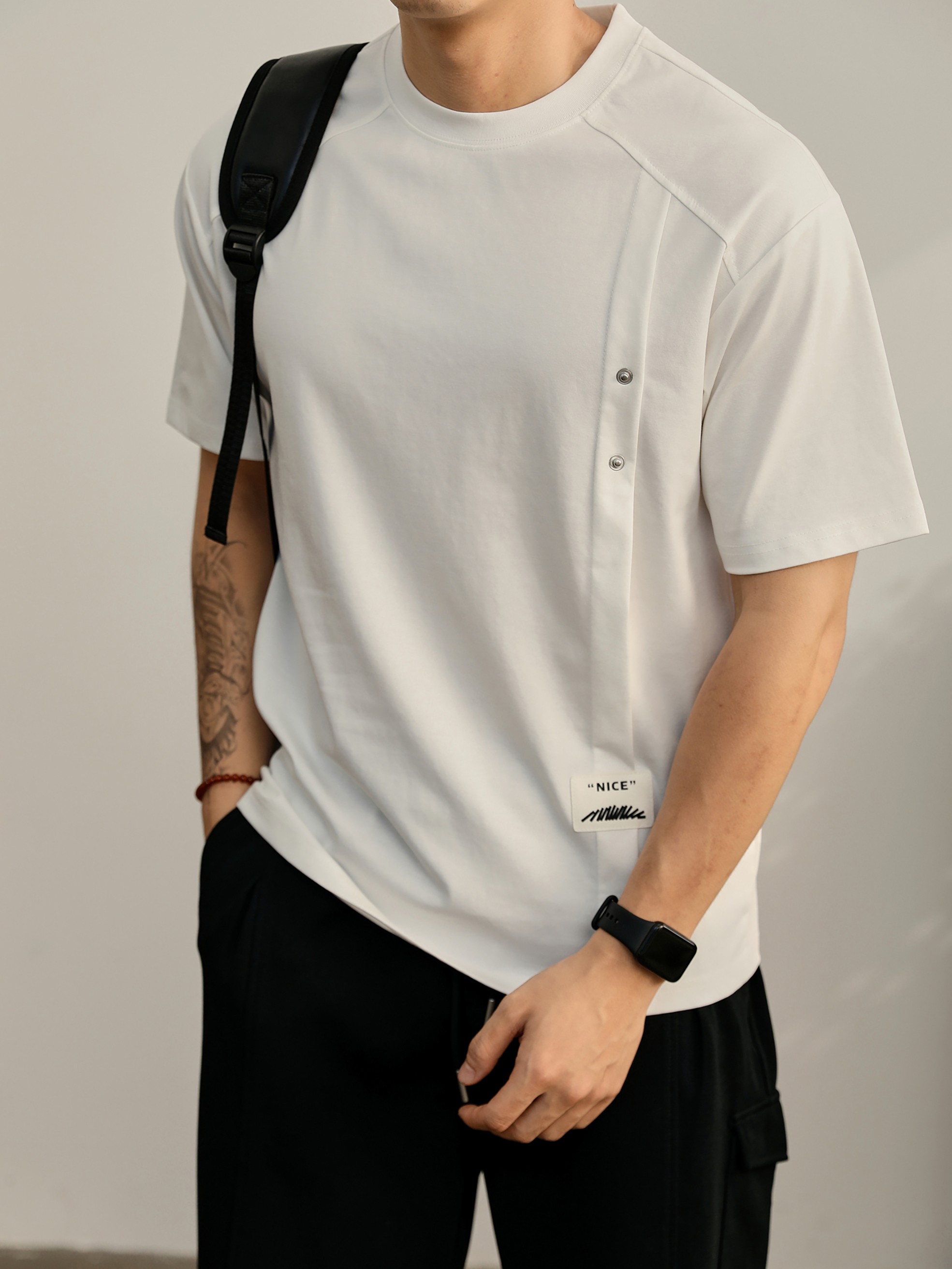 樹綠色貼布標T恤衫拼接鉚釘釦設計圓領短袖立體裁剪上衣男夏