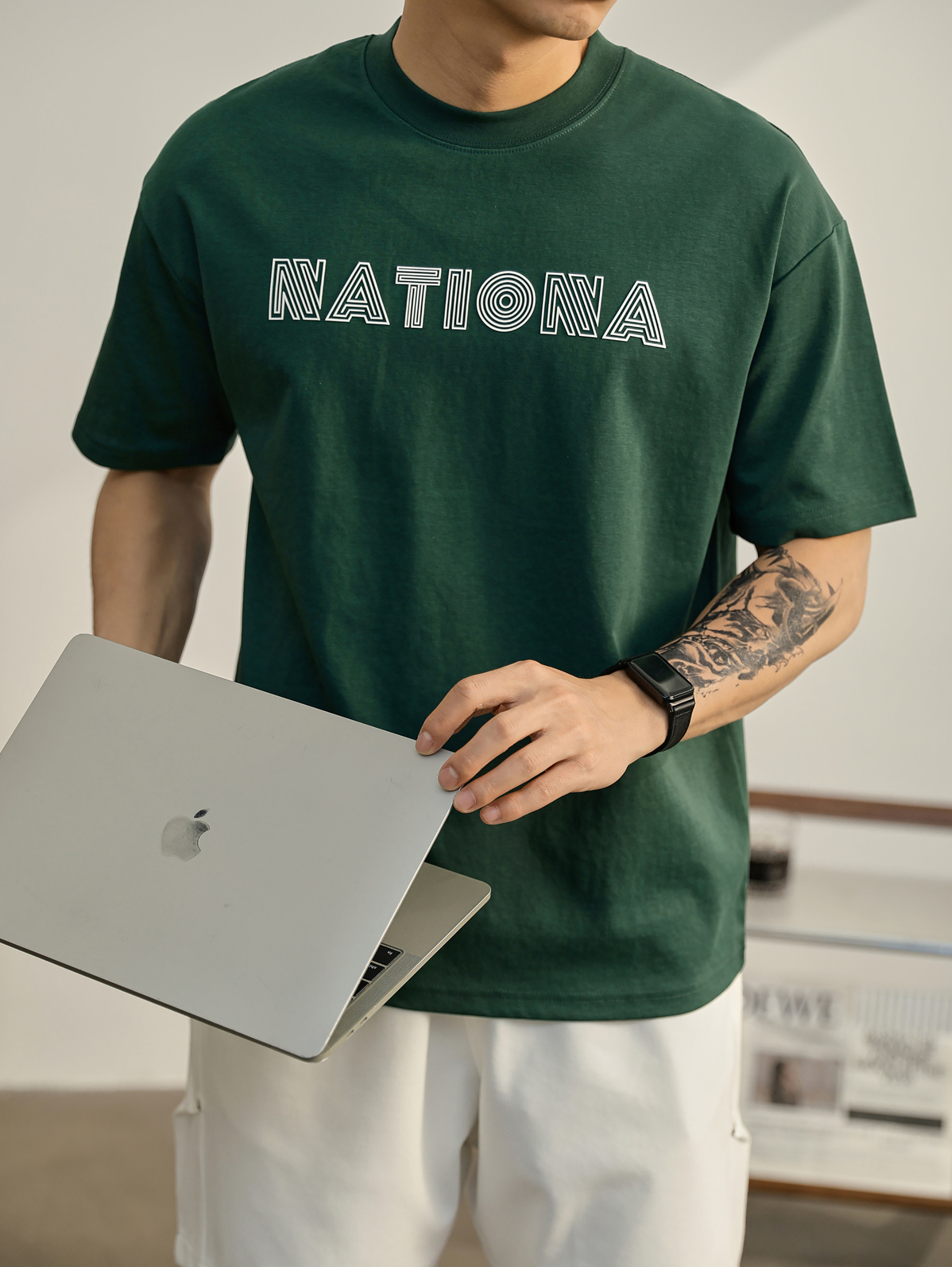 潮牌青春活力感寬鬆T恤男生夏日簡約英文壓膠落肩親膚棉短袖