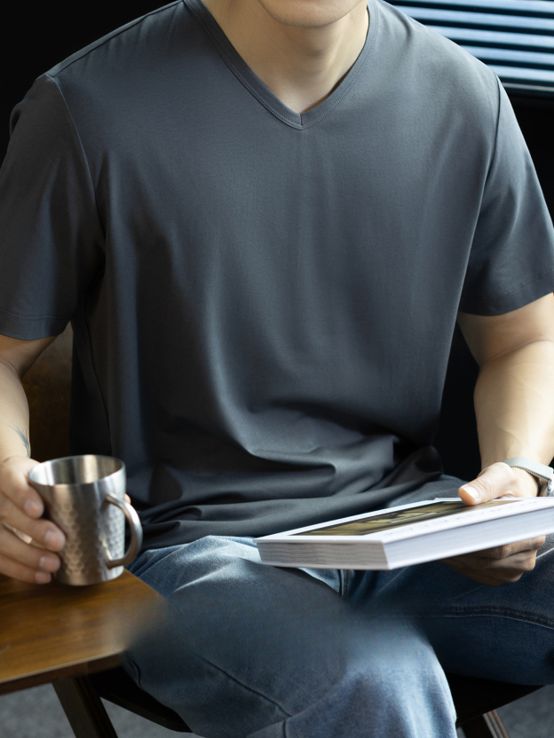 冰絲莫代爾雲感棉V領短袖T恤男士夏季2026休閒涼感純色薄款體恤衫