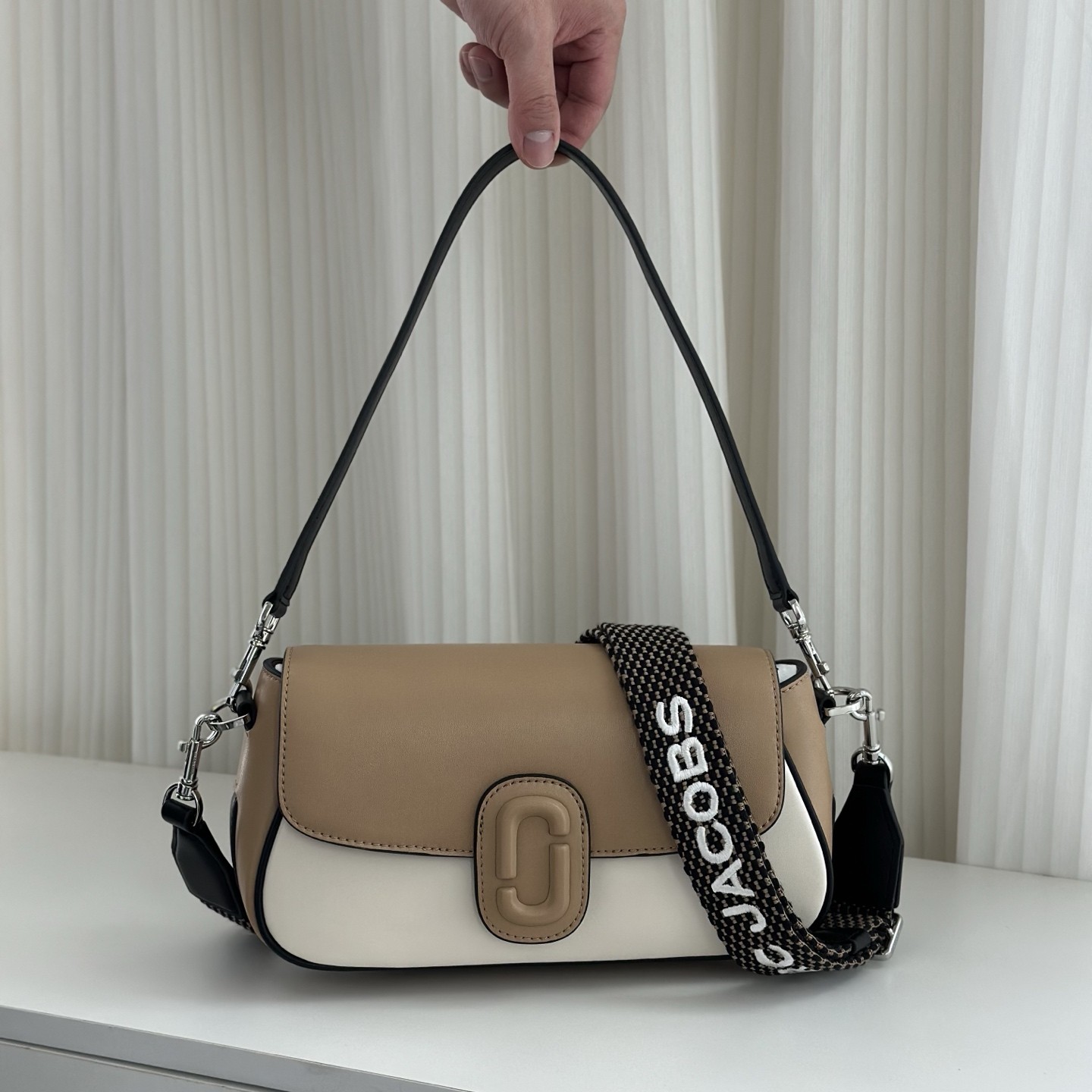 MARC JACOBS マークジェイコブス The Marc Shoulder Bag MARC JACOBS マークジェイコブス The Marc Shoulder Bag