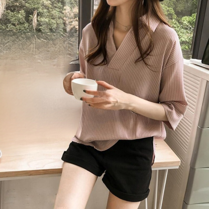 Slim striped shirt ✨this polo top is so prettyyy, ang lamig sa balat ng tela and very comfy din✨ 