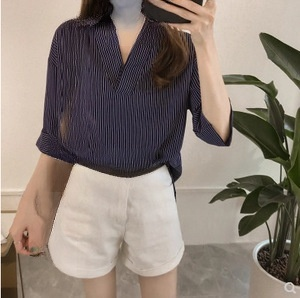 Slim striped shirt ✨this polo top is so prettyyy, ang lamig sa balat ng tela and very comfy din✨