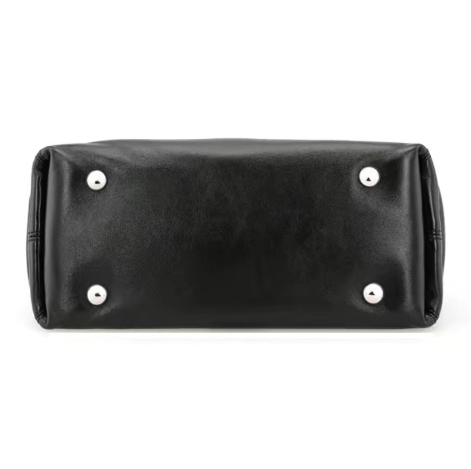 LOUIS VUITTON★CARRYALL CARGO★羊革のバッグ