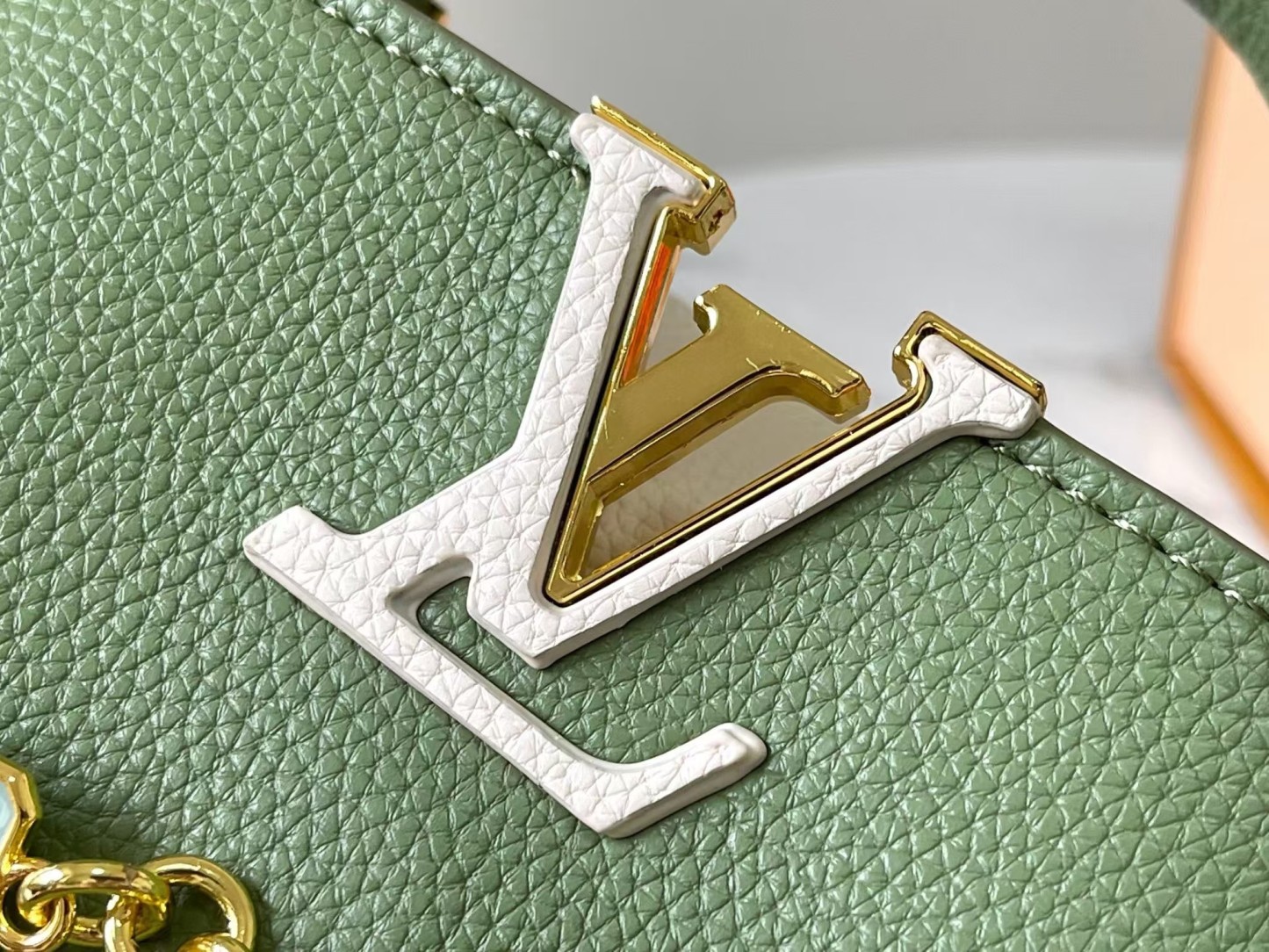 LOUIS VUITTON（ルイ・ヴィトン）★CAPUCINES BB★バッグ★