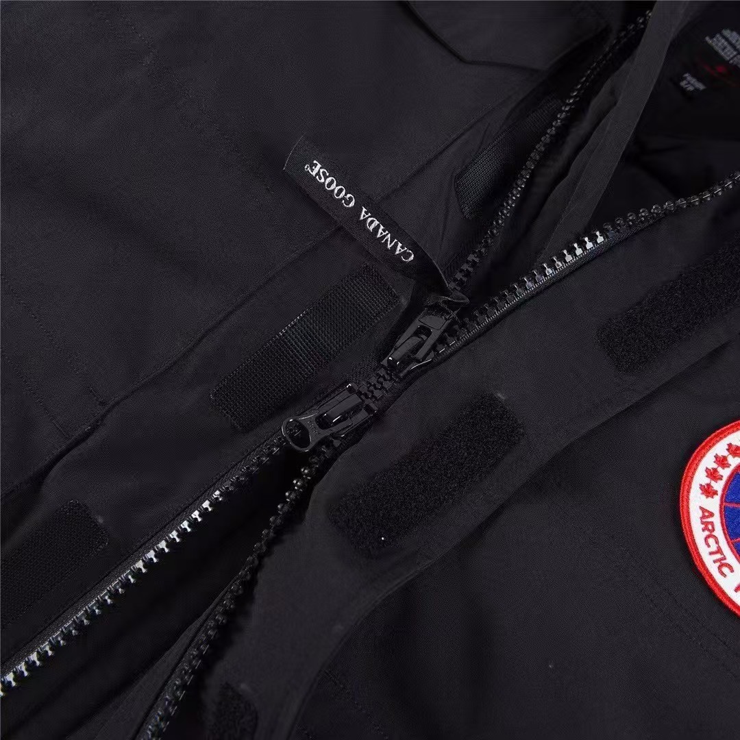 【Canada Goose】カナダグース 男女兼用、ご好評に付き再入荷！