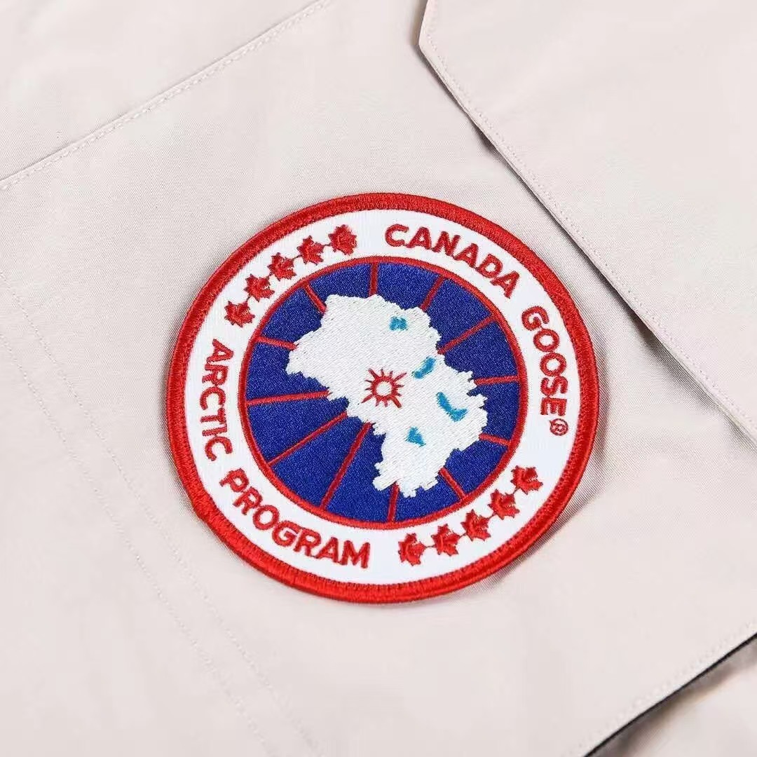【Canada Goose】カナダグース 男女兼用、ご好評に付き再入荷！