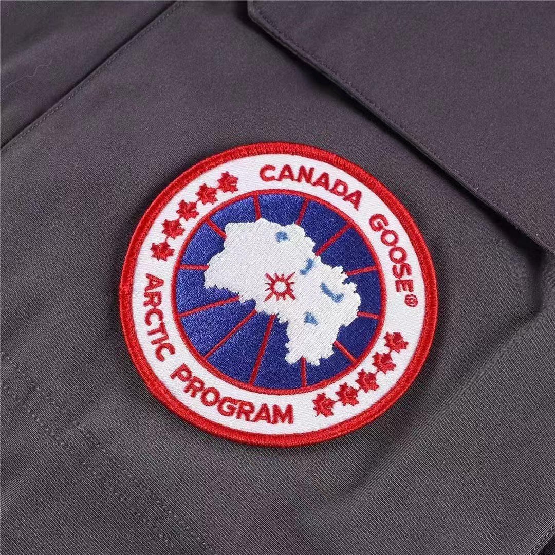 【Canada Goose】カナダグース 男女兼用、ご好評に付き再入荷！