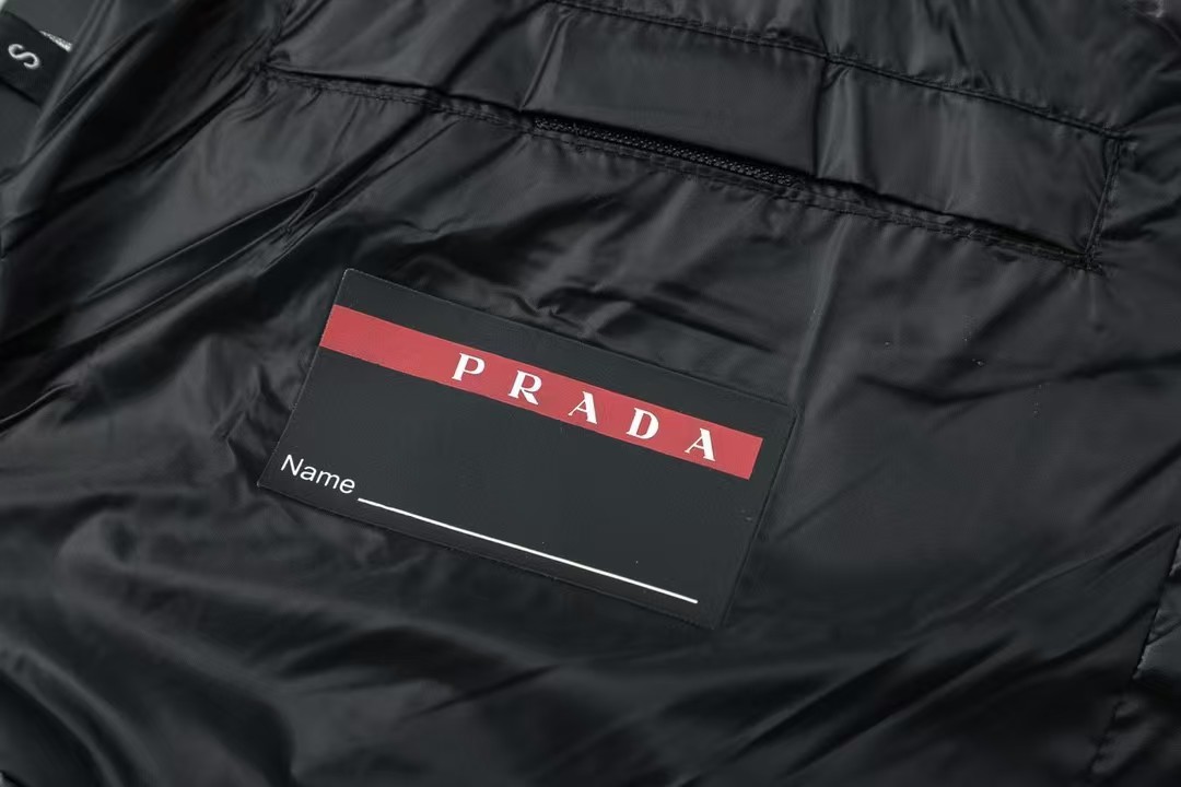 PRADA ダウンジャケット 代金引換 送料無料 おうちで試着