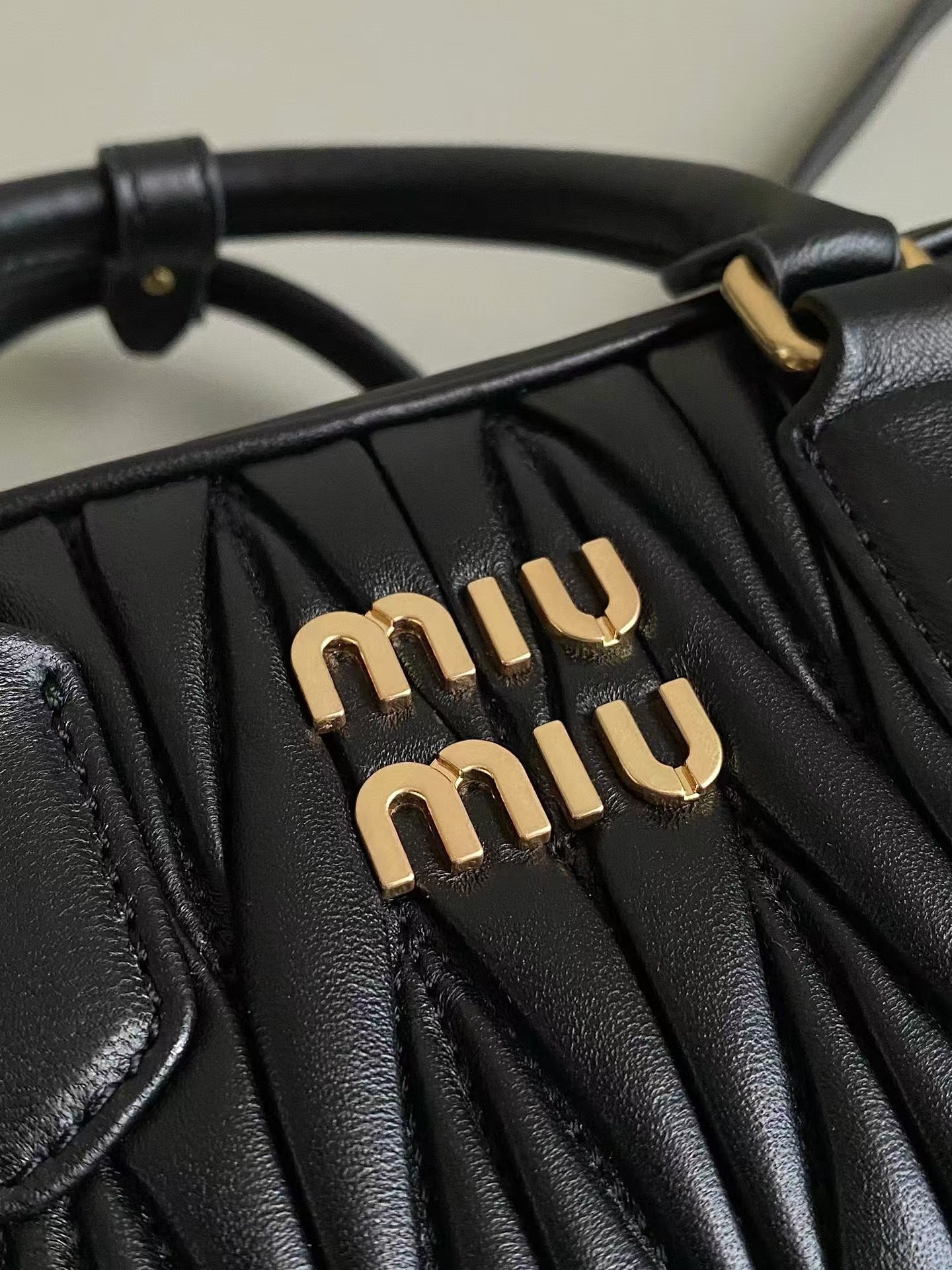 【MIU MIU公式旗艦店】レディースバッグ 22*10.5*7.5CM