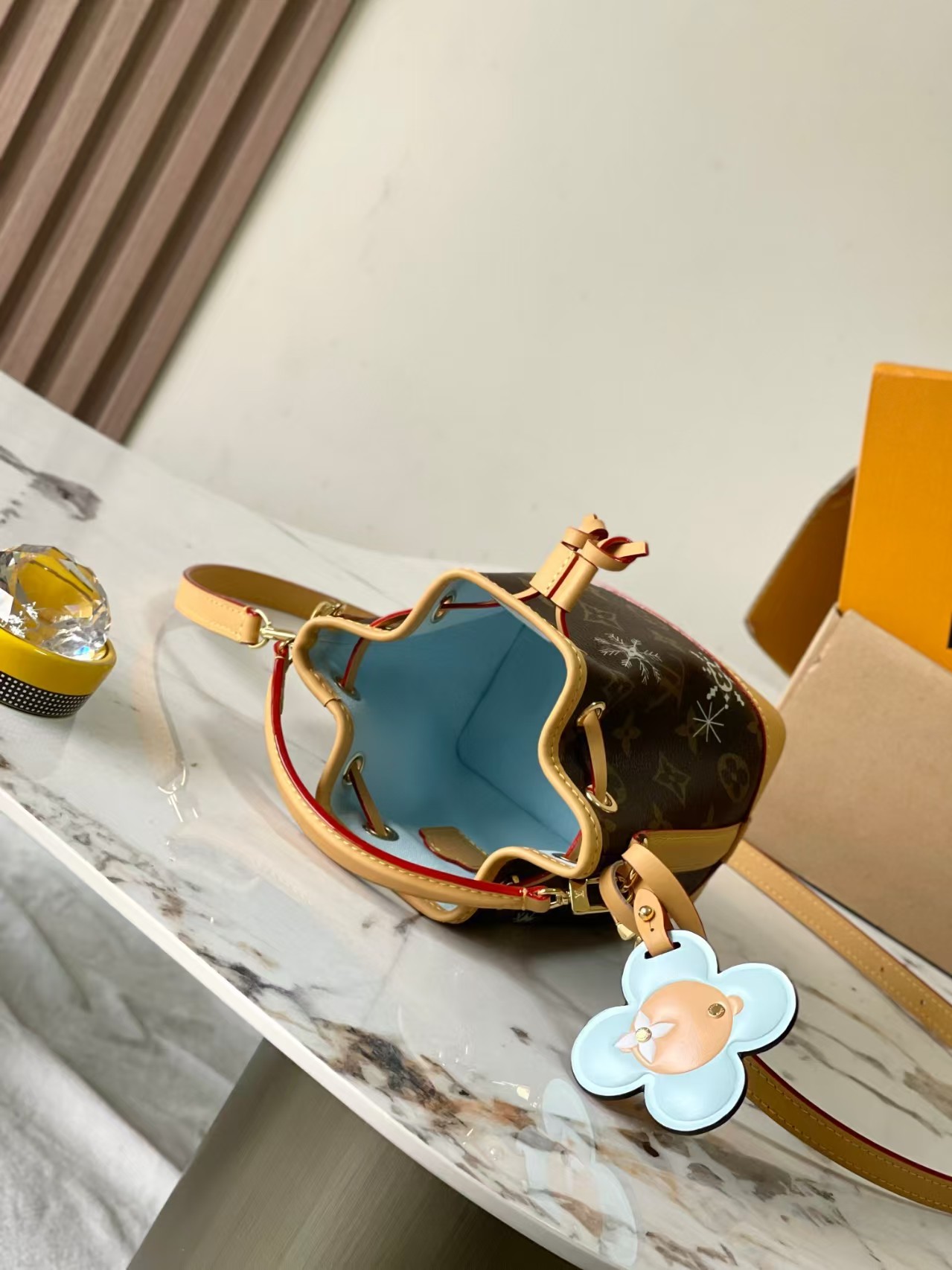 【LOUIS VUITTON旗艦店】ルイ・ヴィトン 2024年クリスマス限定 NANO NOÉ M12221