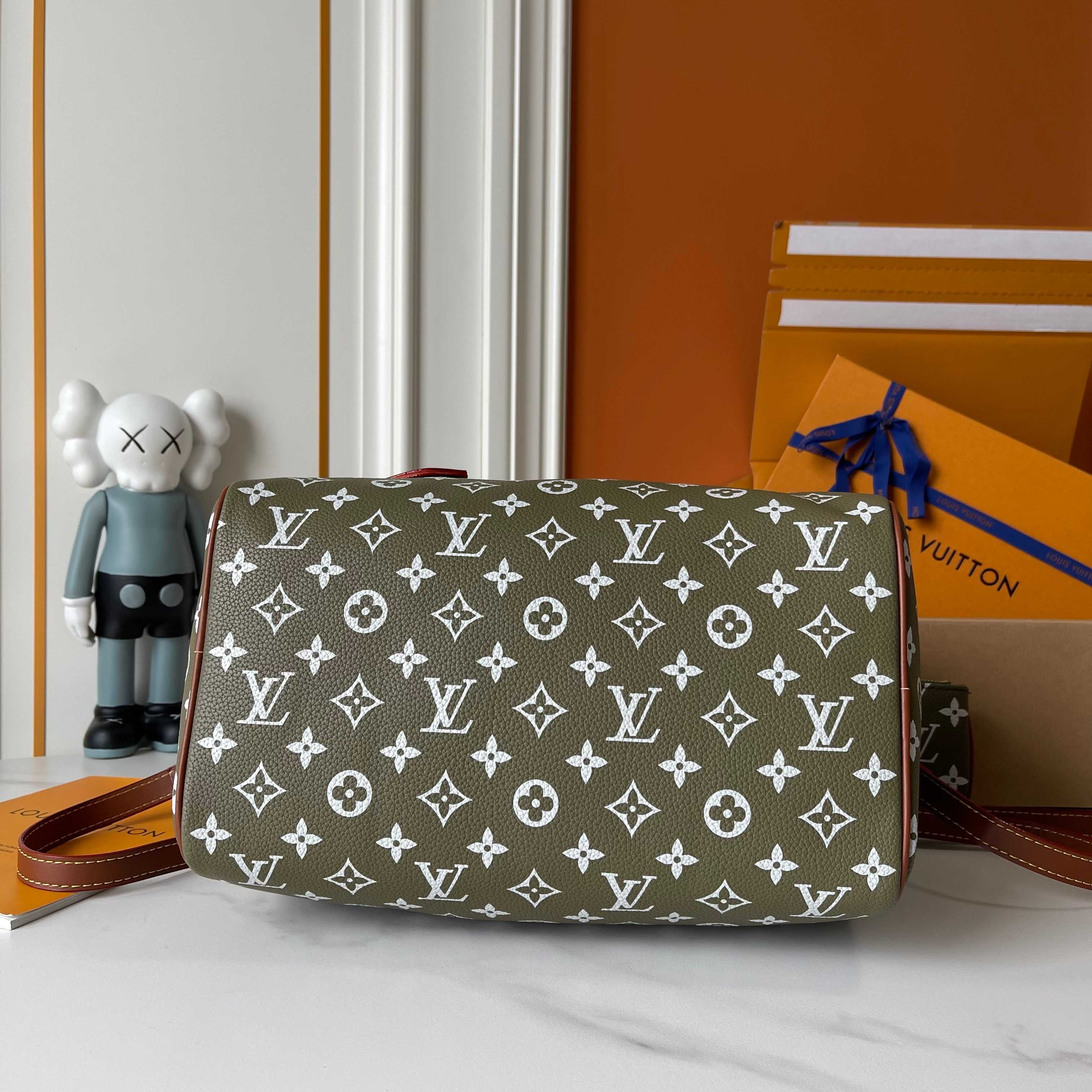 LOUIS VUITTON ルイヴィトン SPEEDY SOFT 30 ショルダーバッグ