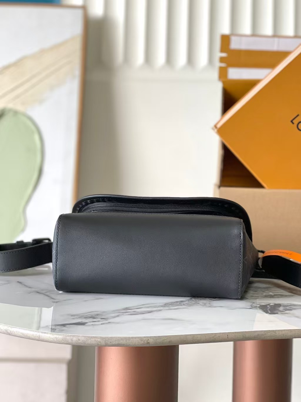 【LOUIS VUITTON旗艦店】ルイ・ヴィトン★PULSE メッセンジャーバッグ M12681