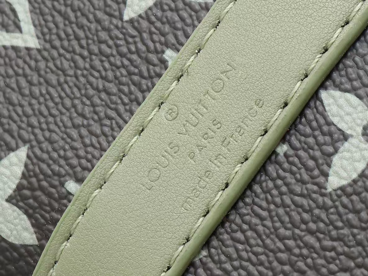 【コンパクトでお洒落♪】LV★キーポル・バンドリエール 25 M11591