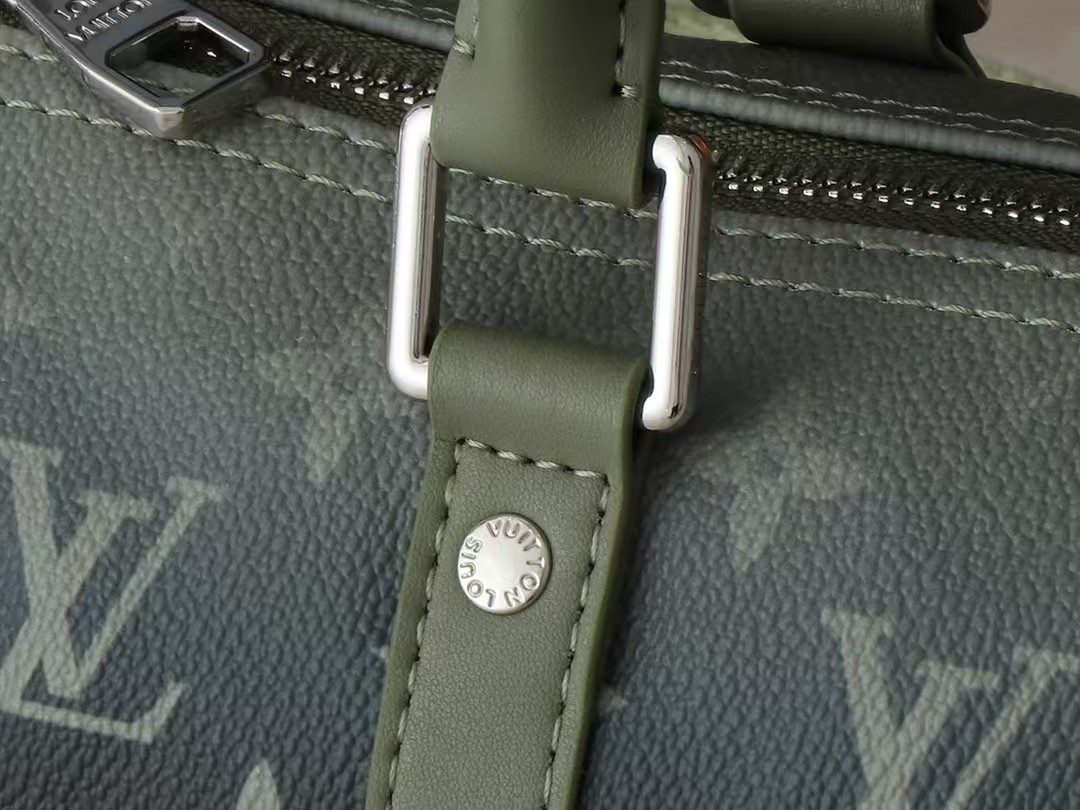 【コンパクトでお洒落♪】LV★キーポル・バンドリエール 25 M11591