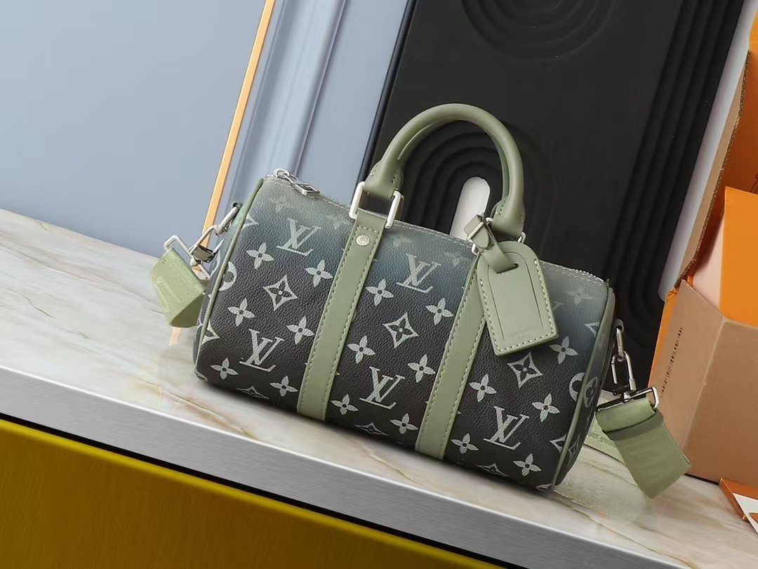【コンパクトでお洒落♪】LV★キーポル・バンドリエール 25 M11591