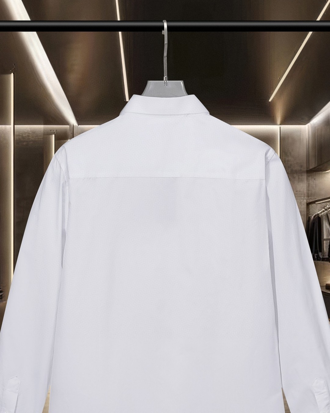 【FENDI旗艦店】（フェンディ）長袖シャツ、ご好評に付き再入荷！