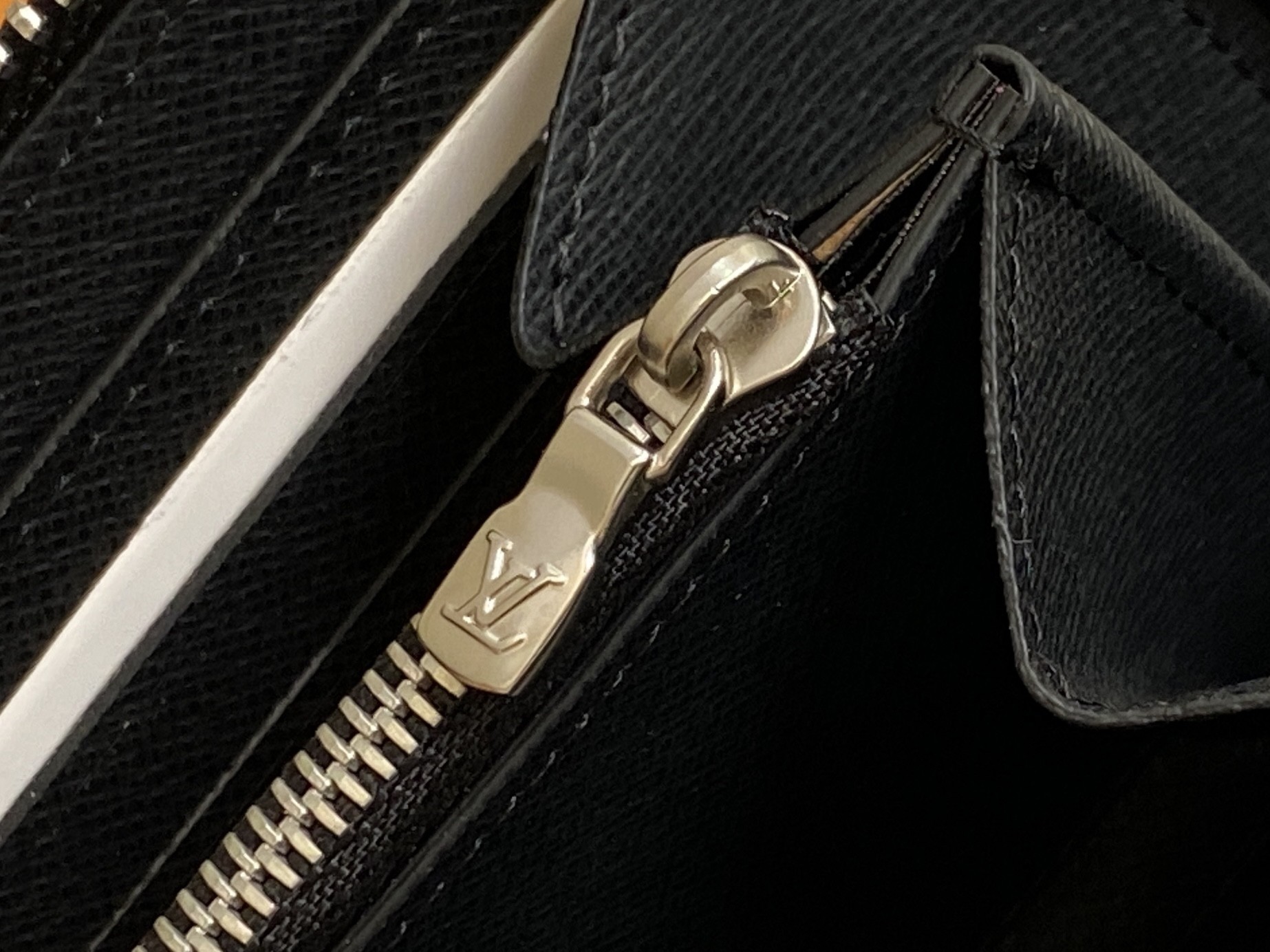 LOUIS VUITTON ルイヴィトン M13408 LV x TM ZIPPY 財布