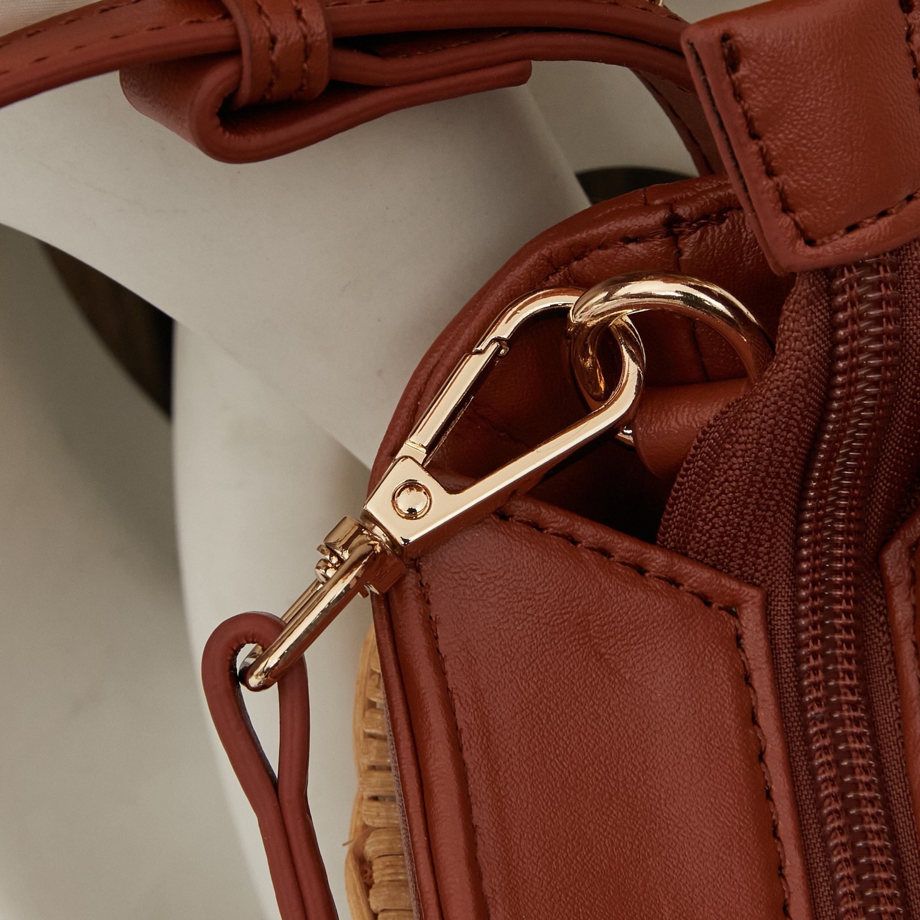 【PRADA旗艦店】プラダ 編みバッグ ハンドバッグ 25*15*7CM