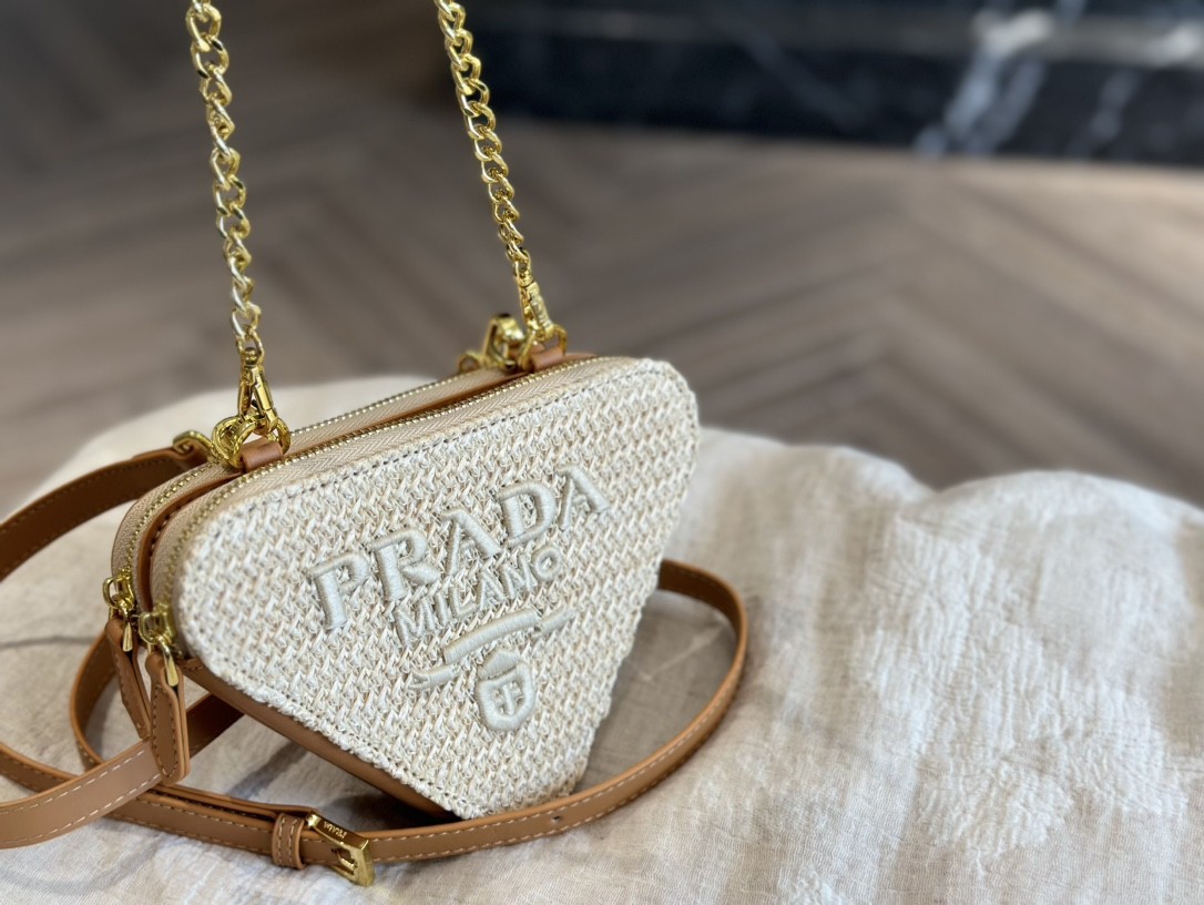 【PRADA旗艦店】プラダ わら編みバッグ クロスボディバッグ 19*13CM