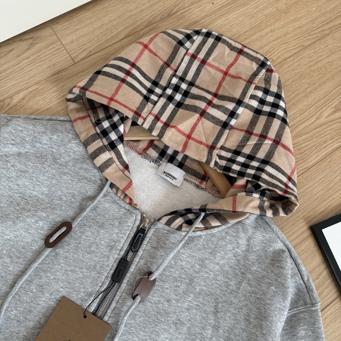 【BURBERRY旗艦店】バーバリー パーカー ご好評に付き再入荷！