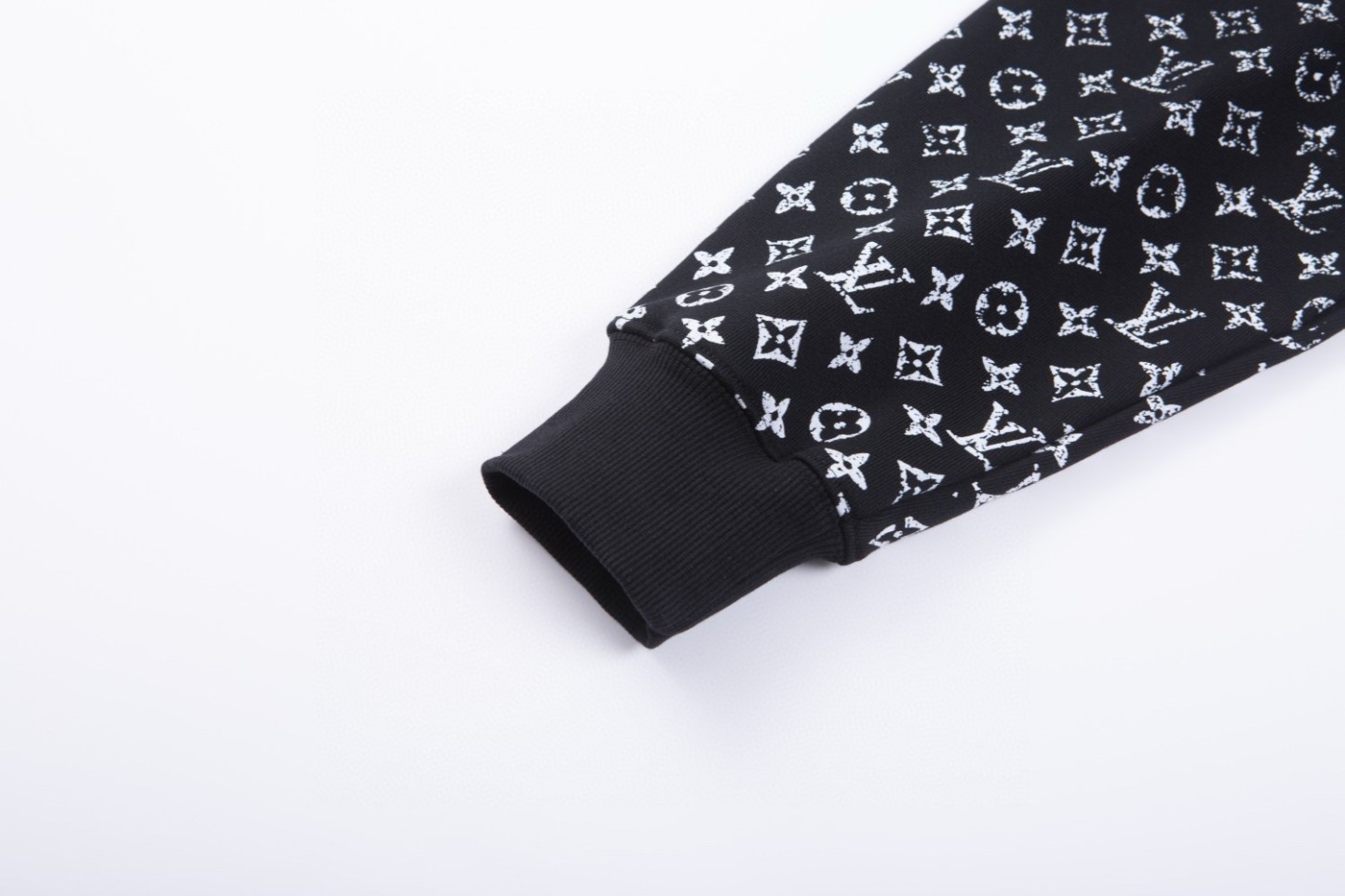 【LOUIS VUITTON旗艦店】ルイヴィトン パーカー  ご好評に付き再入荷！