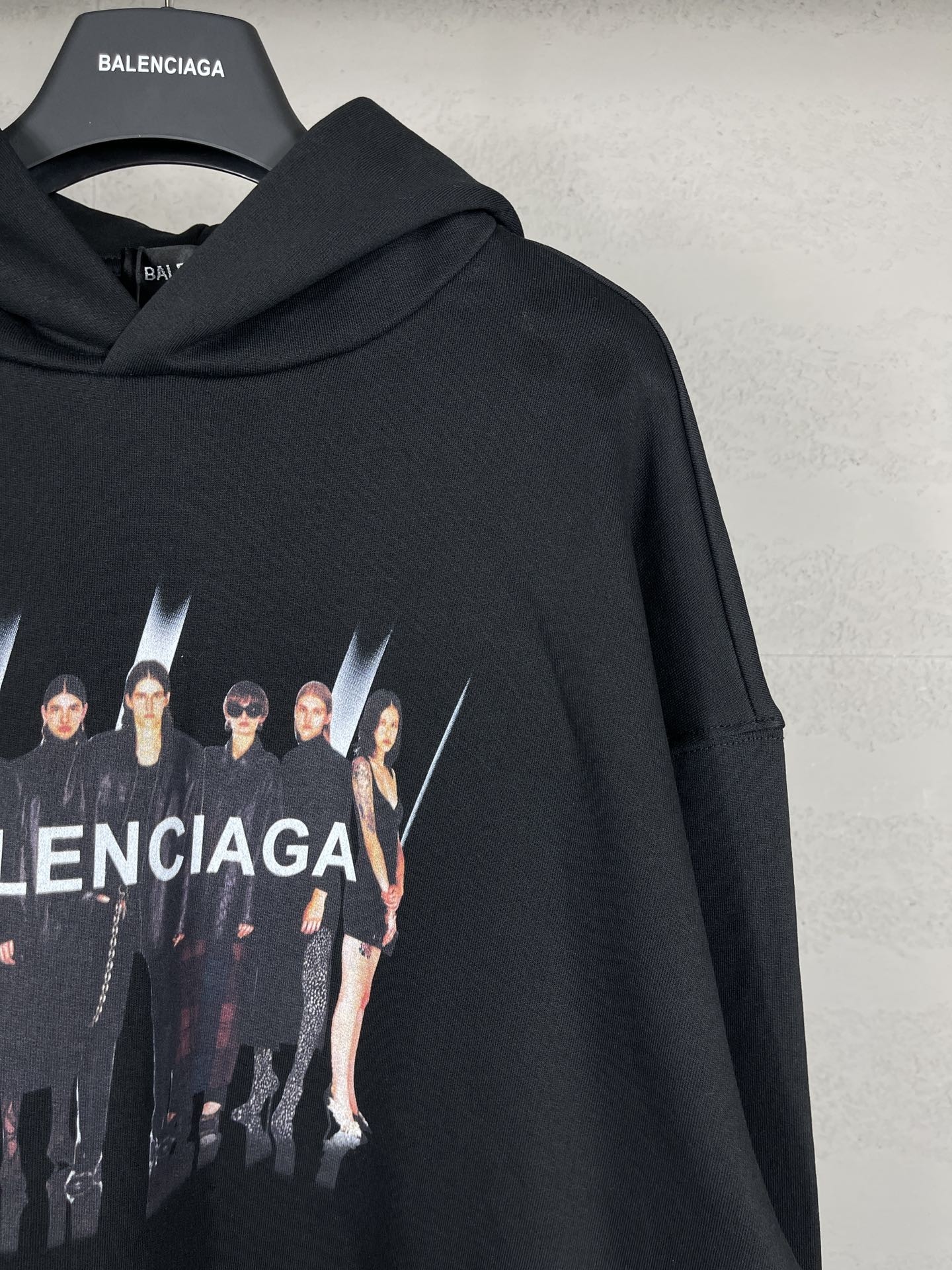 【BALENCIAGA】バレンシアガ パーカー 男女兼用 ご好評に付き再入荷！