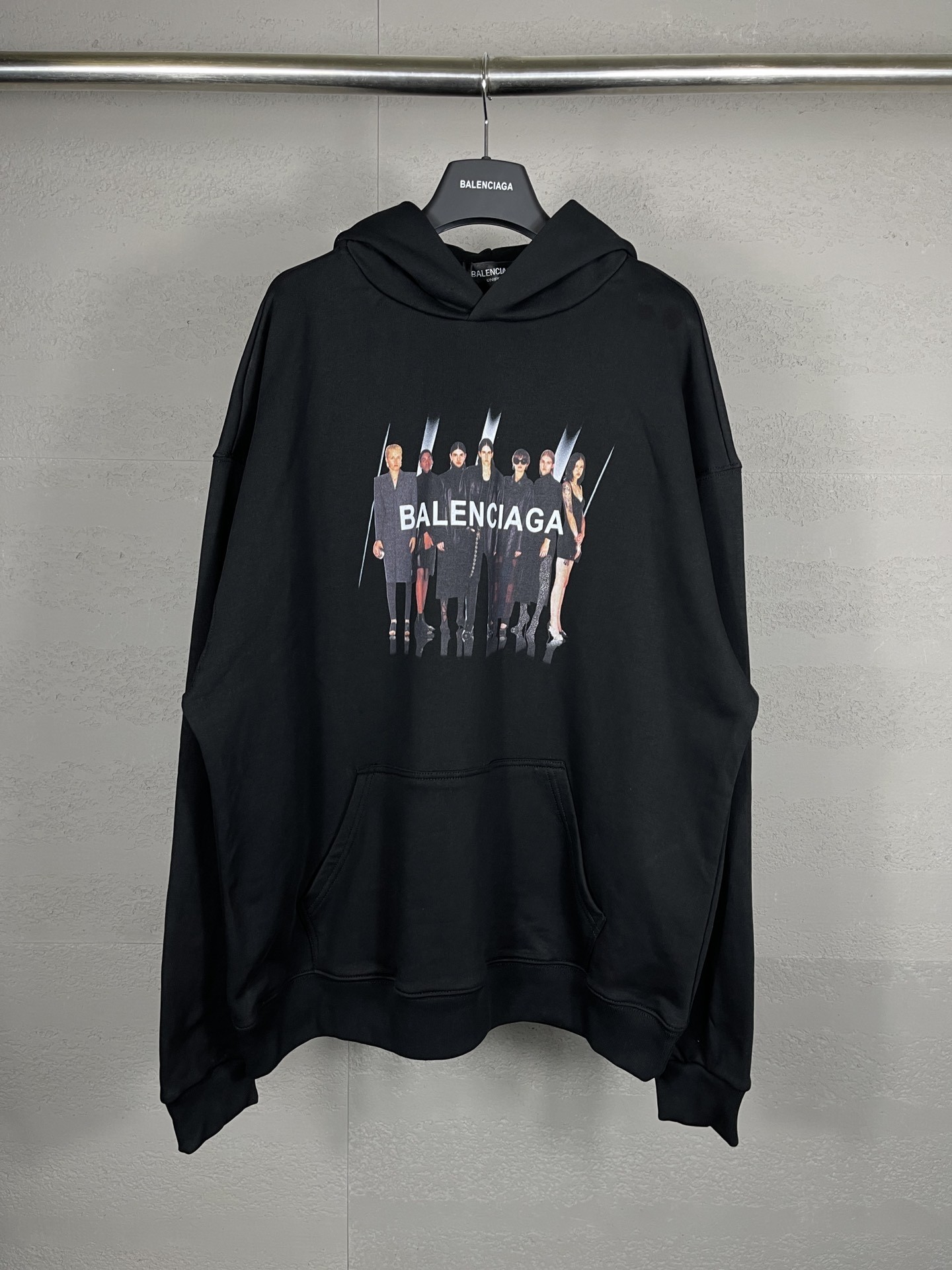 【BALENCIAGA】バレンシアガ パーカー 男女兼用 ご好評に付き再入荷！