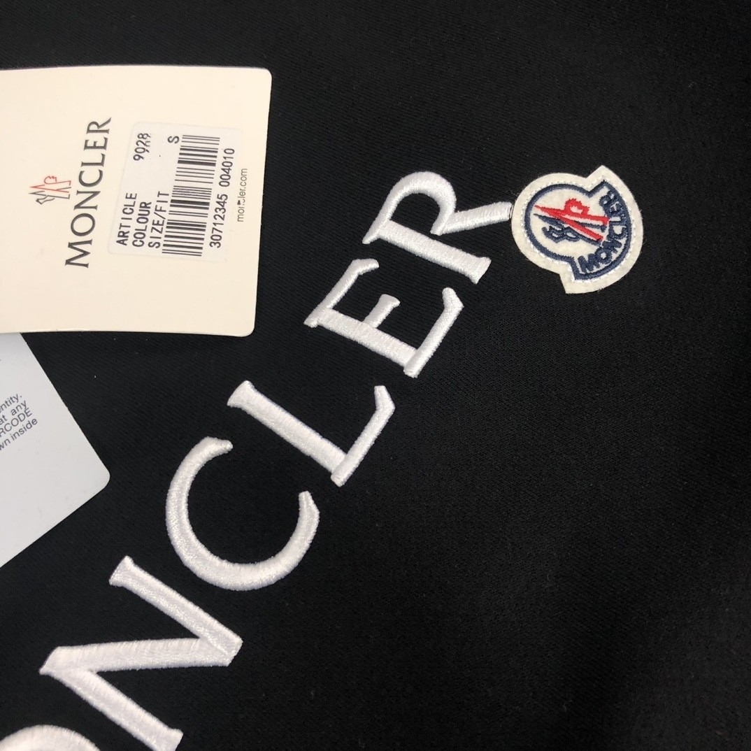 【MONCLER旗艦店】（モンクレール）長袖 ご好評に付き再入荷！
