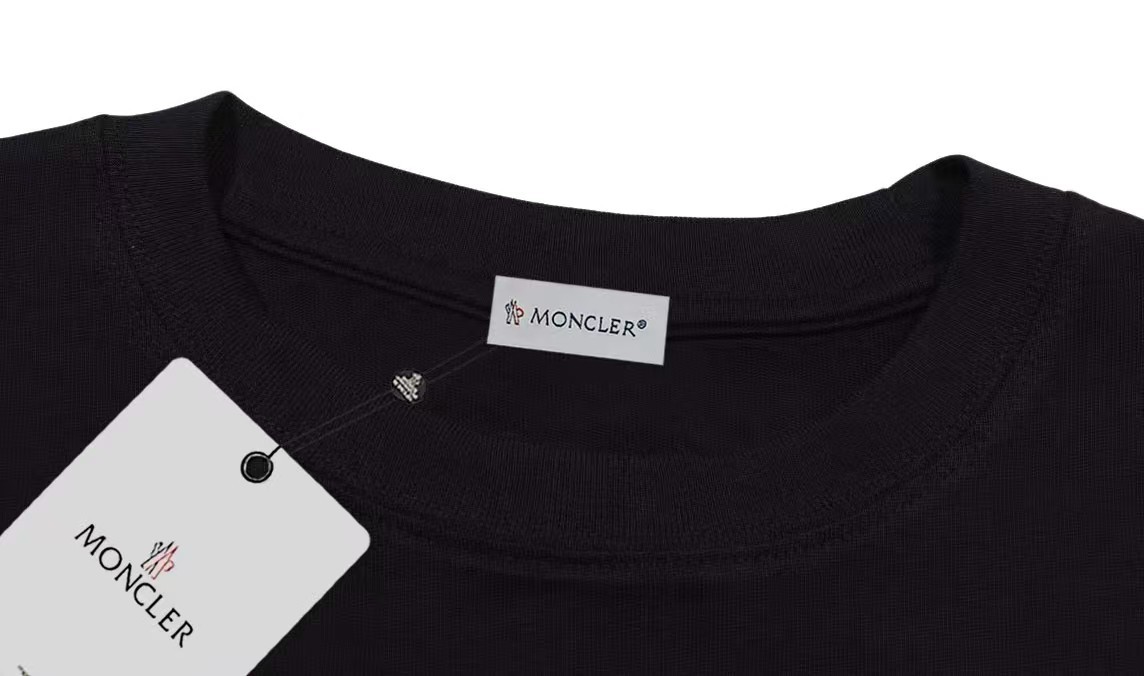 【MONCLER旗艦店】（モンクレール）長袖 ご好評に付き再入荷！