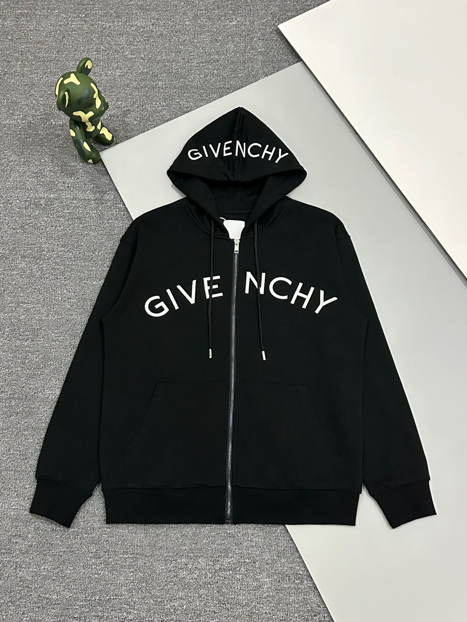 【GIVENCHY旗艦店】ジバンシー パーカー★ご好評に付き再入荷！