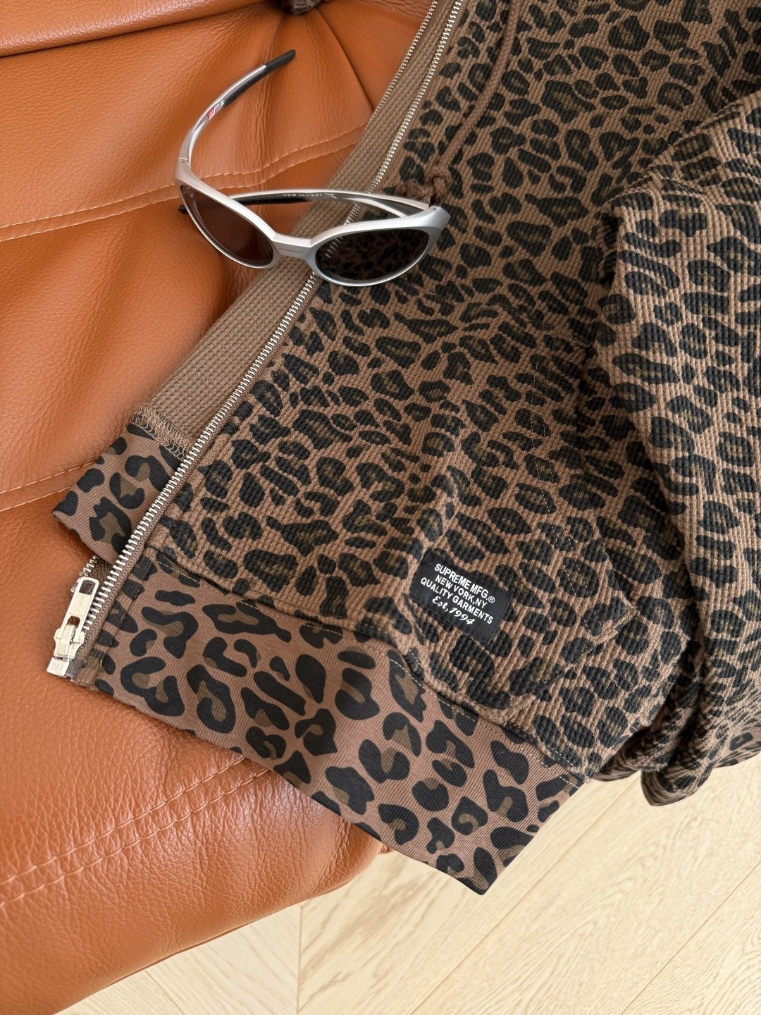 【SUPREME旗艦店】 パーカー 男女兼用 ご好評に付き再入荷！